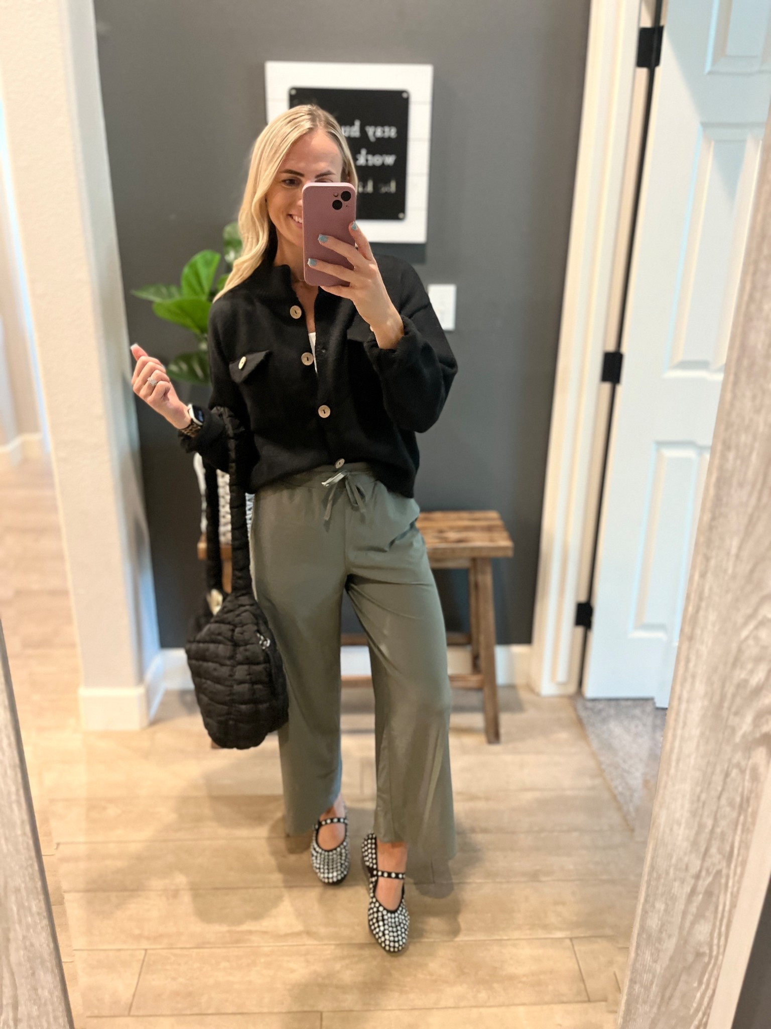 Fall teacher outfit! Absolutely love these pants. They are great for every day wear, athlesiure and workwear! 