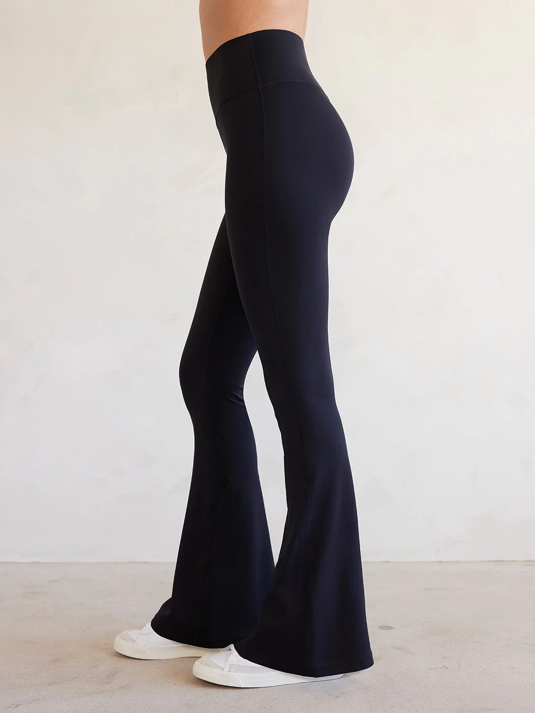 High Rise Flare Pants In Diamond Compression - Black | Carbon38