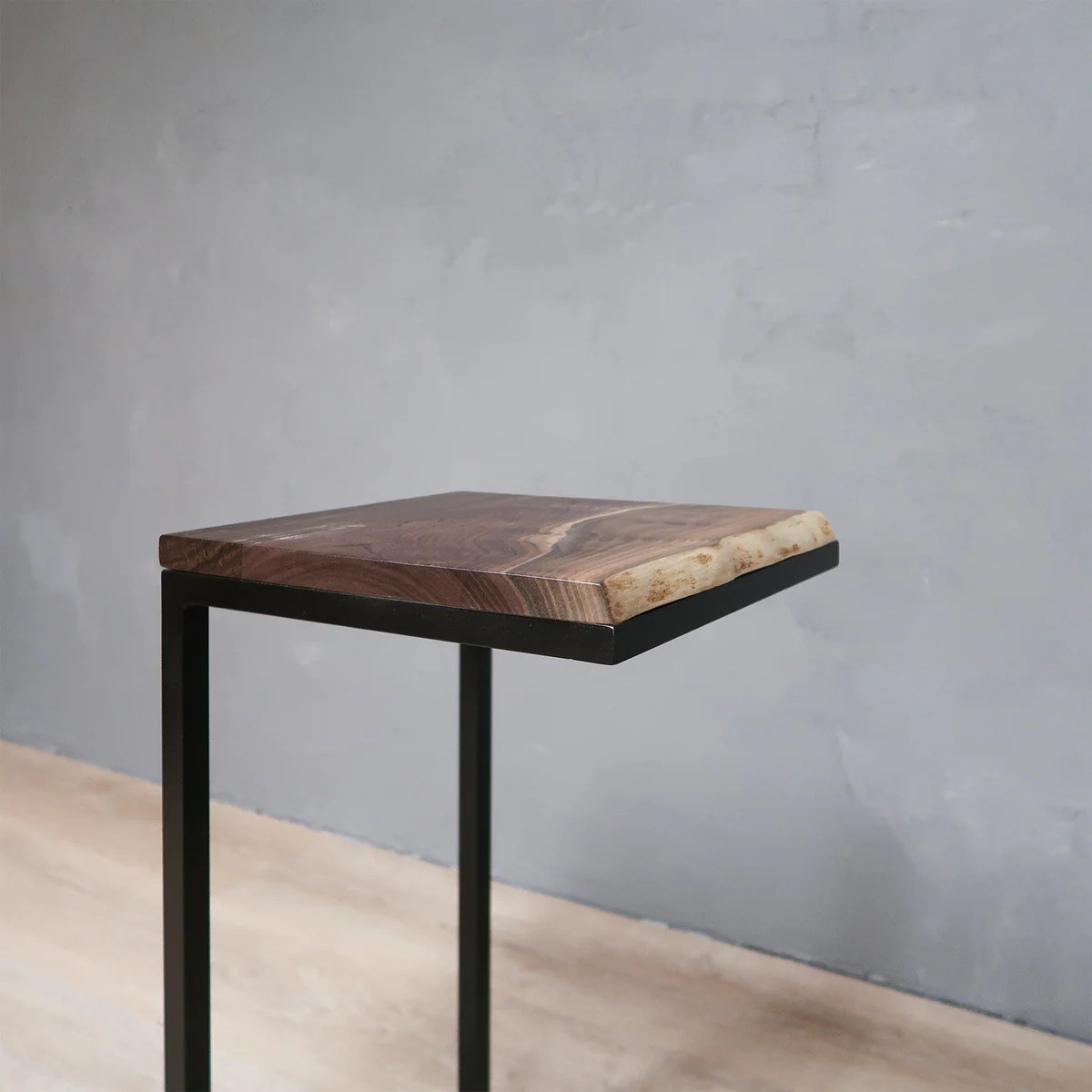 LIVE EDGE WALNUT WOOD SIDE TABLE C-SHAPE WITH METAL BASE | Urbandi