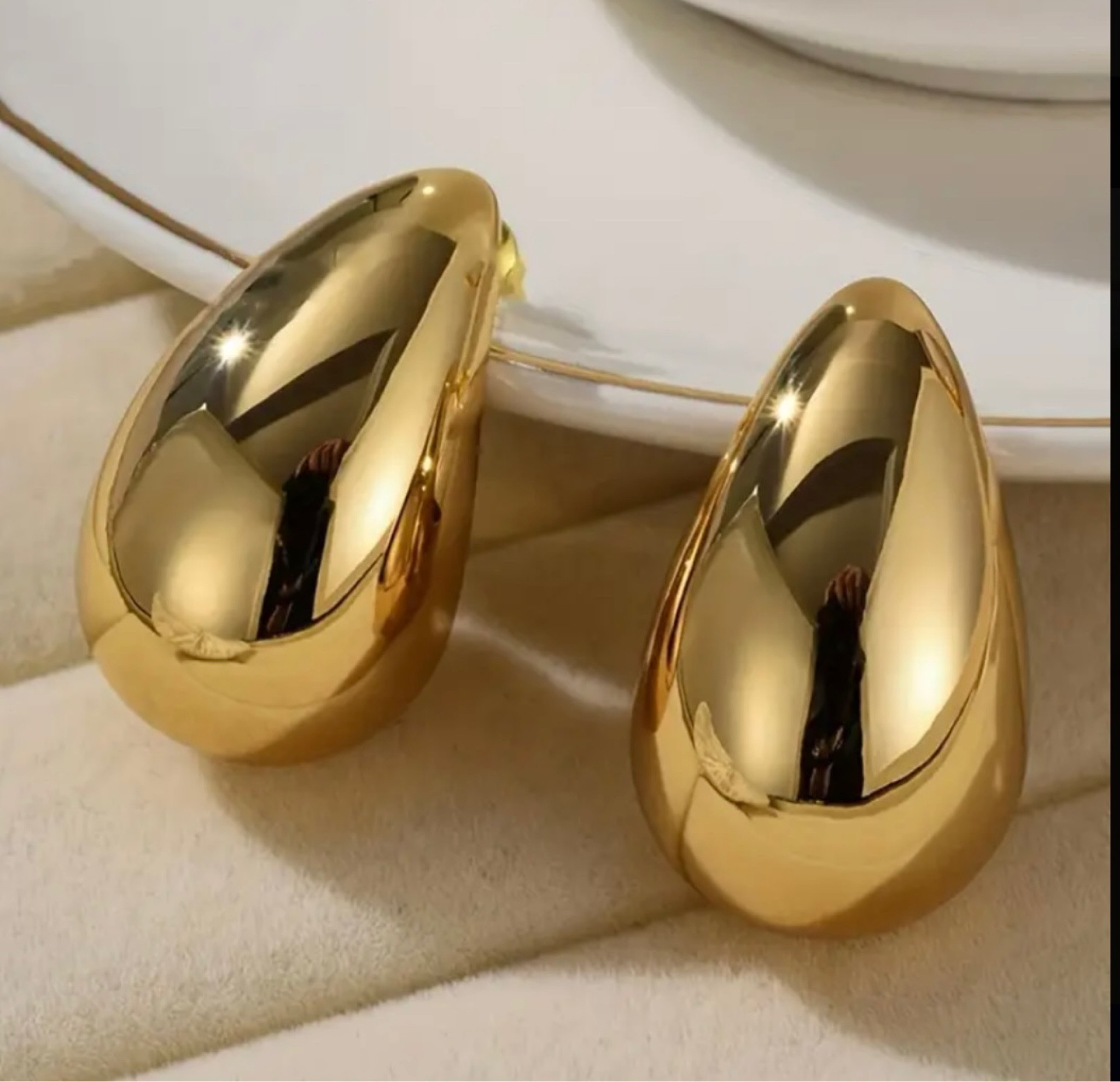 Bottega drop earrings gouden druppel oorbellen, gold aesthetic 

#LTKfindsunder50 #LTKGiftGuide #LTKeurope