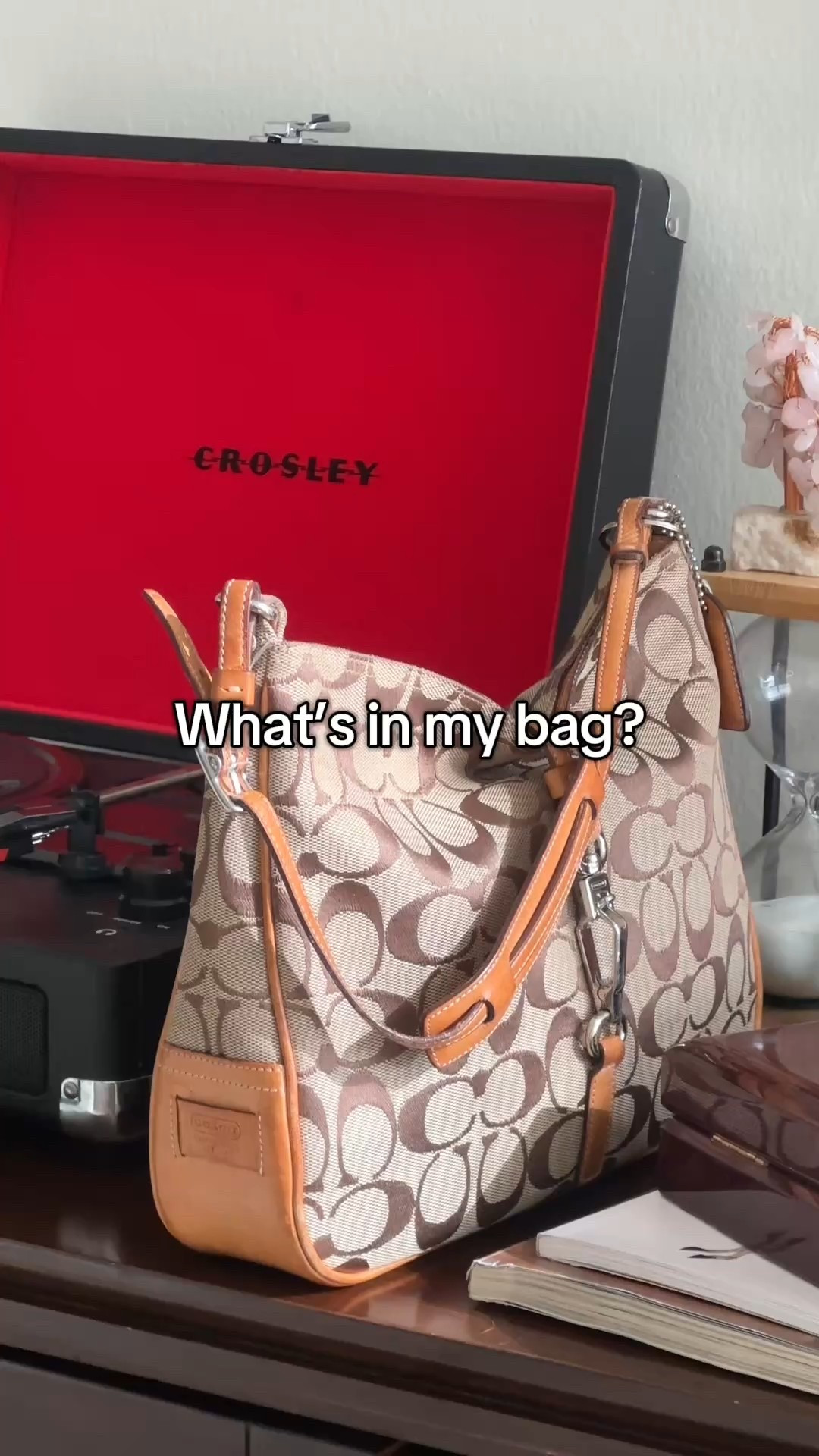 what’s in my bag - essentials ! 

#LTKdayinmylife #LTKselfcare #LTKBeauty