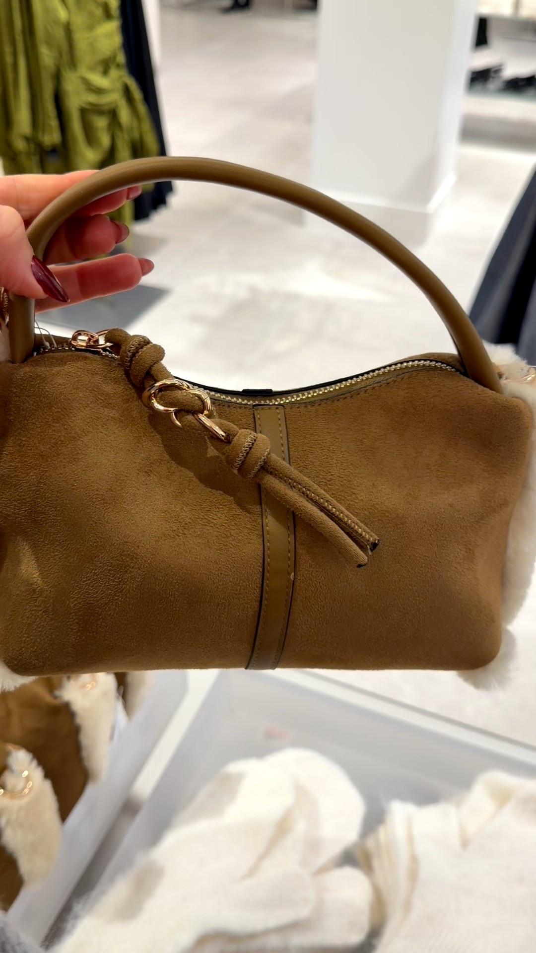 Cutest winter bag from #HM! #winterbag #crossbodybag #winterfashion #accessories 

#LTKGiftGuide #LTKHoliday #LTKCyberWeek