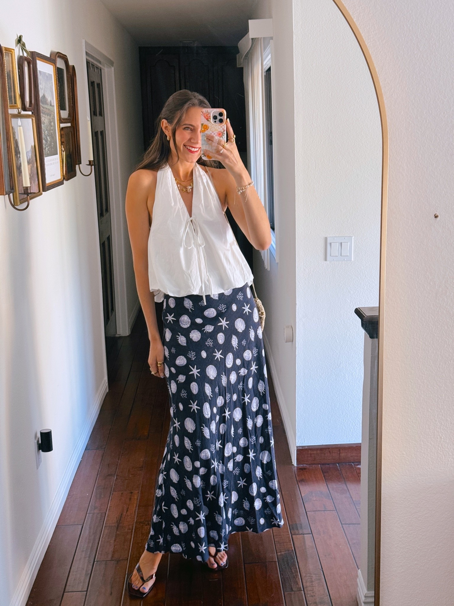Summer OOTD! Wearing a 4 in the skirt and a 2 in the top!

Top discount code: TEACHES15