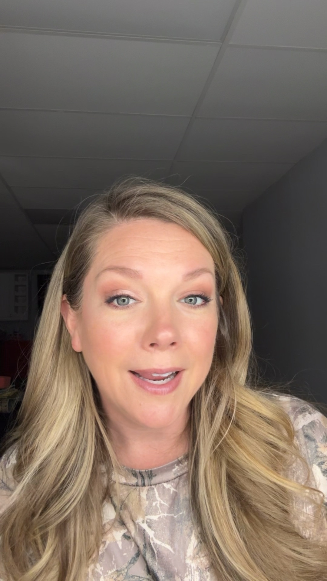 Oldie but goodie loose eyeshadow shimmer 🩷💋 found them for only $19 and my top three colors I would order again: 
Nude Beach (beautiful inner corner highlight) 
Bareskin (LOVE to use on my brides on their lids) 
Queen Tiffany (beautiful color for a soft Smokey eye look.) 

#LTKBeauty #LTKgrwm #LTKOver40
