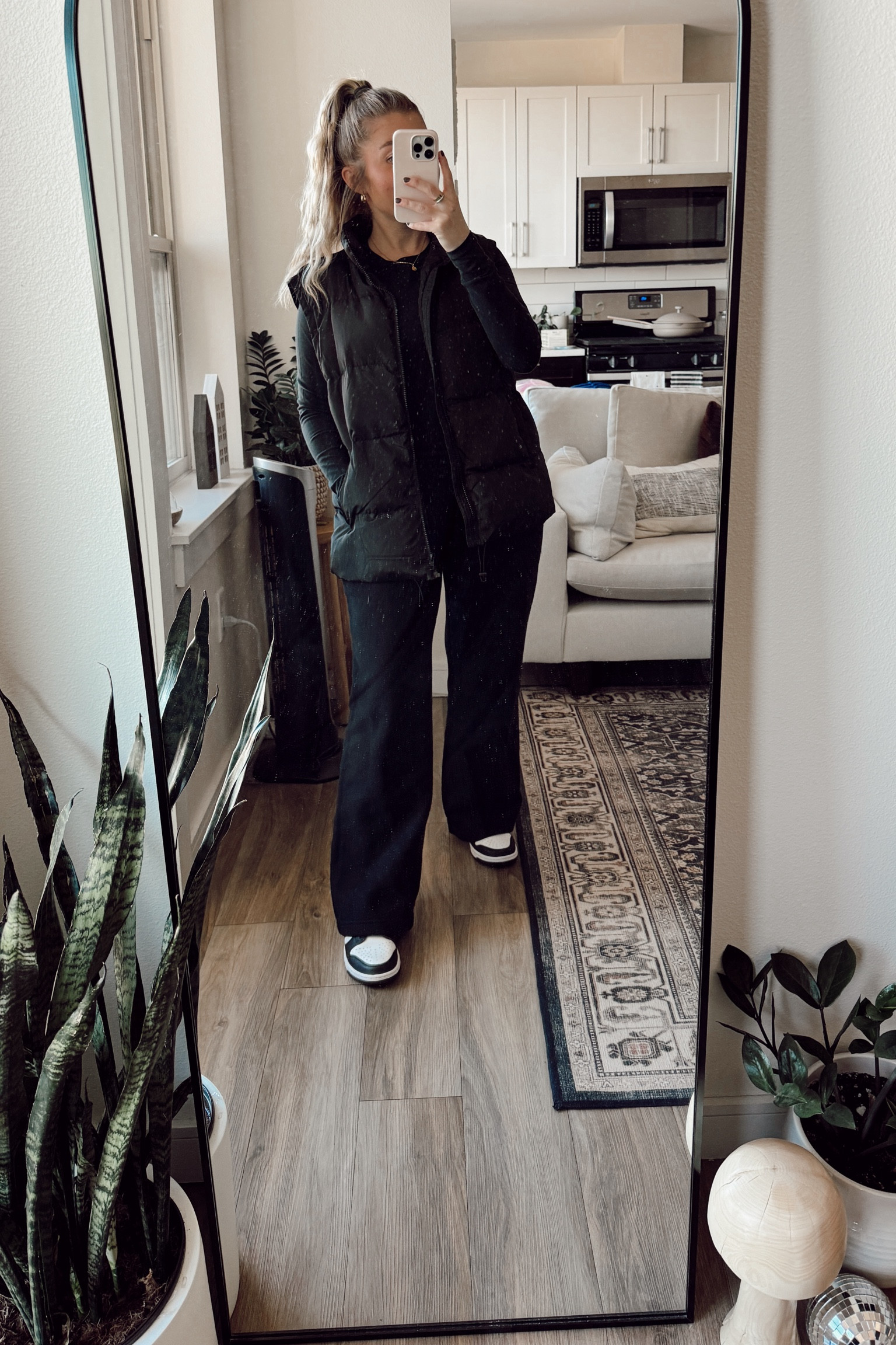 I’ve been trying to stay away from an all black ‘fit but couldn’t help wanting to make the pandas pop. 🖤

#LTKCyberWeek #LTKGiftGuide #LTKSeasonal