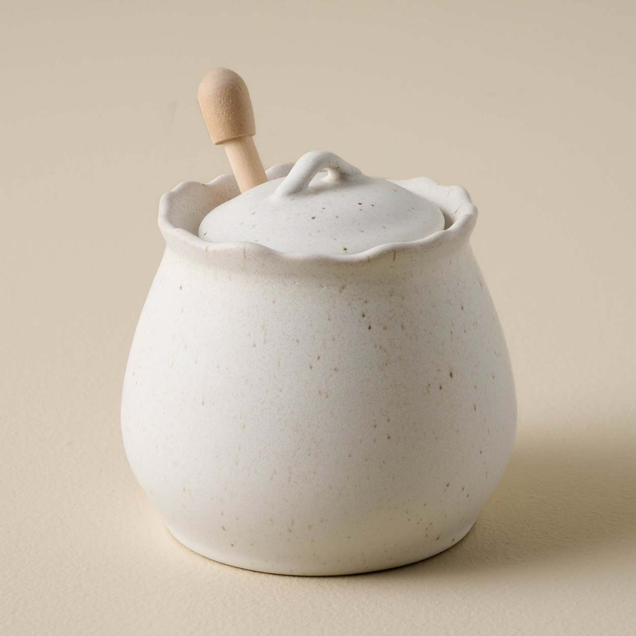 Madeline Ruffle Honey Pot | Magnolia