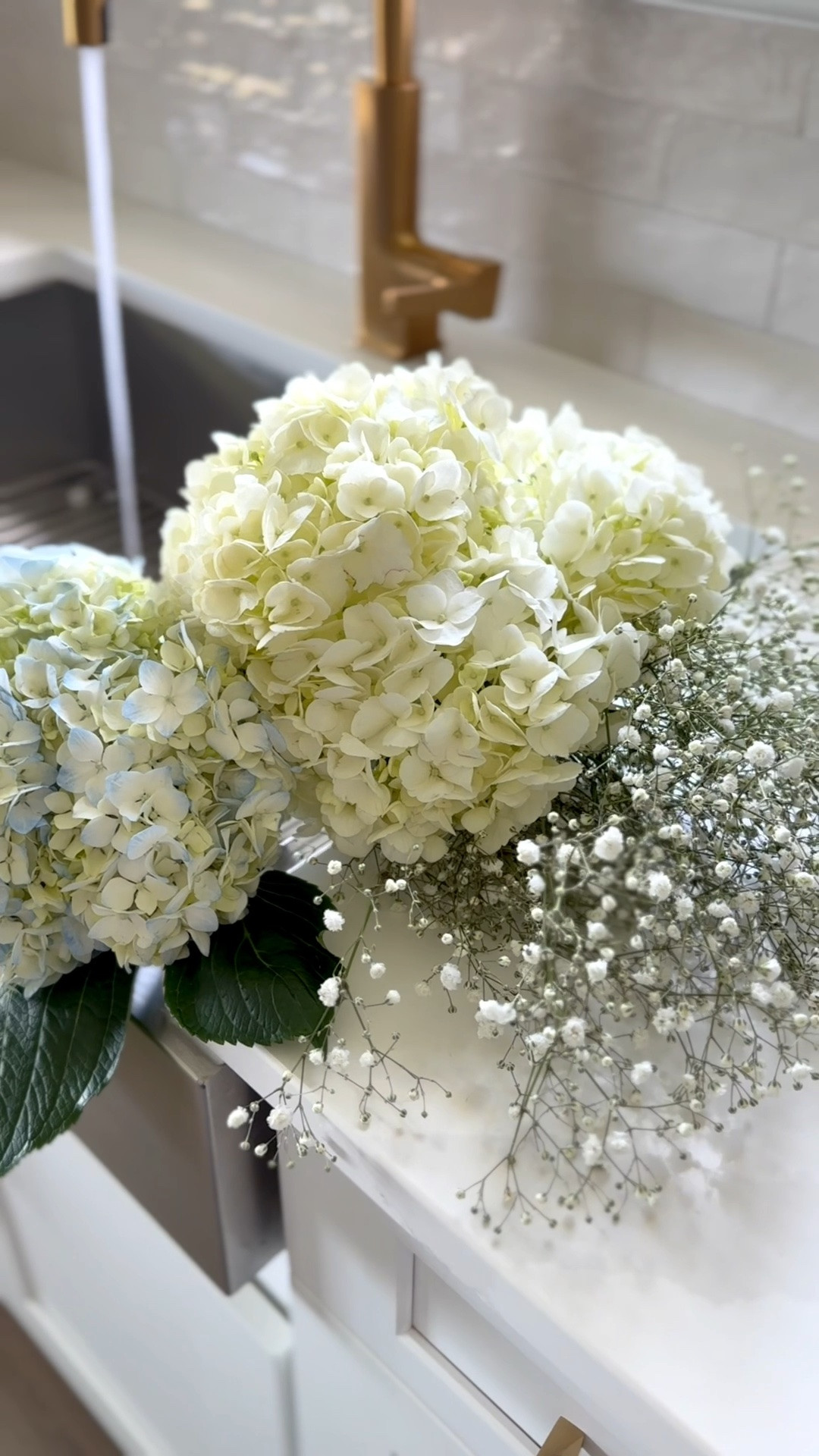 Adding fresh flowers into your home not only adds color, organic textures, and natural fragrances, it can instantly reduce your stress and boost your mood 🤍

(Flowers are from Whole Foods) 


Fresh flowers, summer flowers, kitchen decor, kitchen inspo, cozy home, warm kitchen, beige kitchen tile, neutral kitchen


#kitchen #organicmodern #dreamkitchen #kitchenbacksplash #kitchendesign

#LTKHome #LTKSeasonal