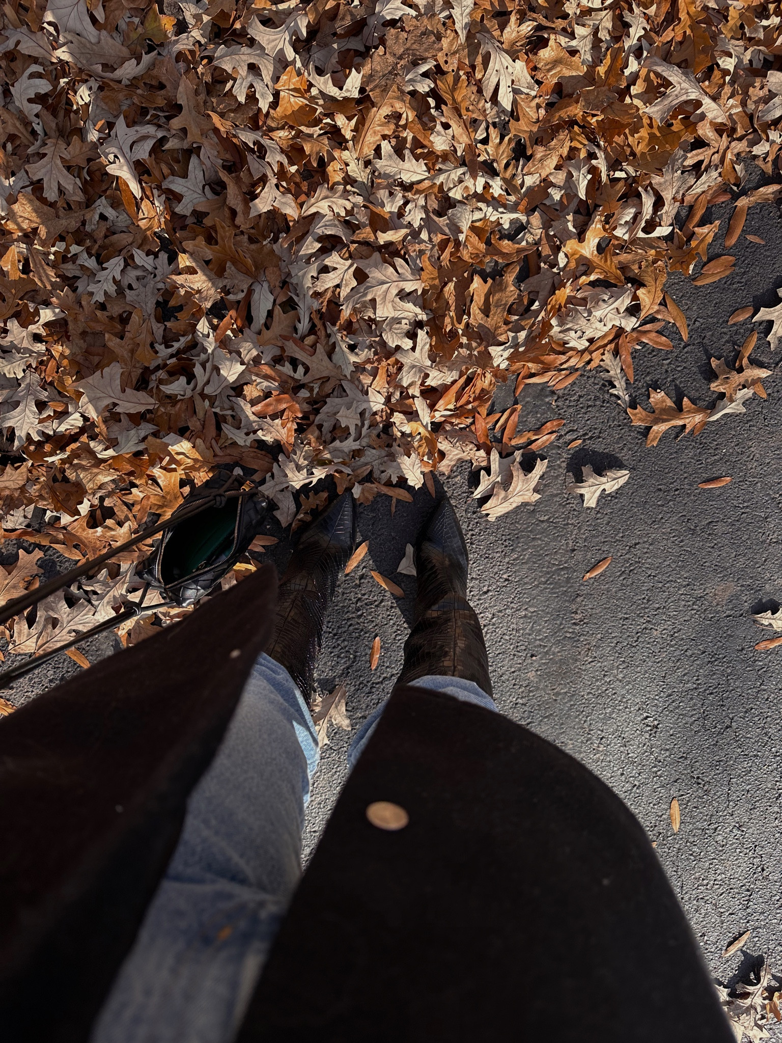 black boots, black bag 