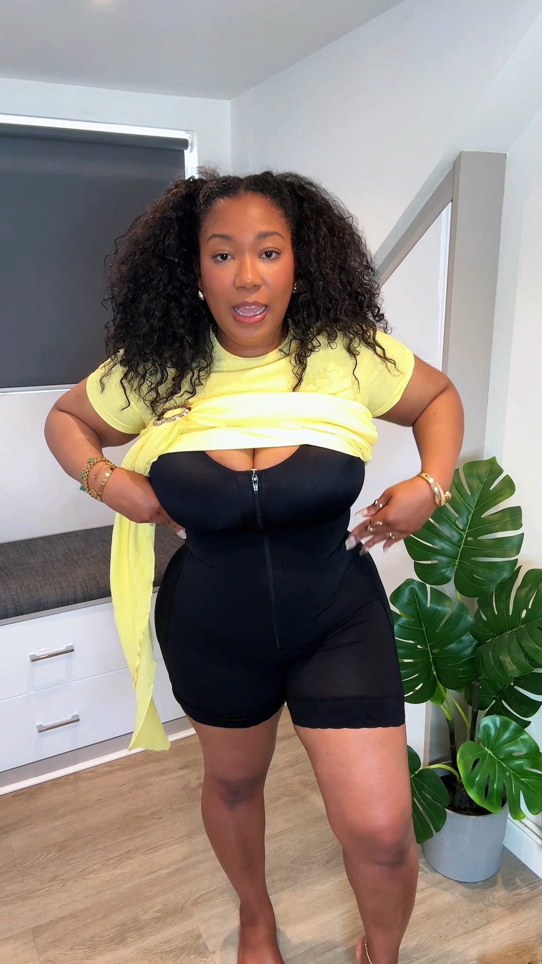 That’s my first time trying the yianna faja. I’m definitely a fan. I’m wearing a size XL. It doesn’t move. It stays in place. It lifts and snatches.