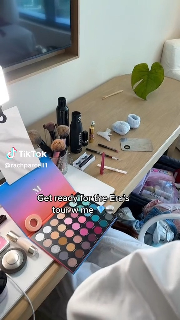 Eras Tour Makeup Look ✨🪩💄🩷🎤🎫

#LTKbeauty #LTKFestival #LTKFind