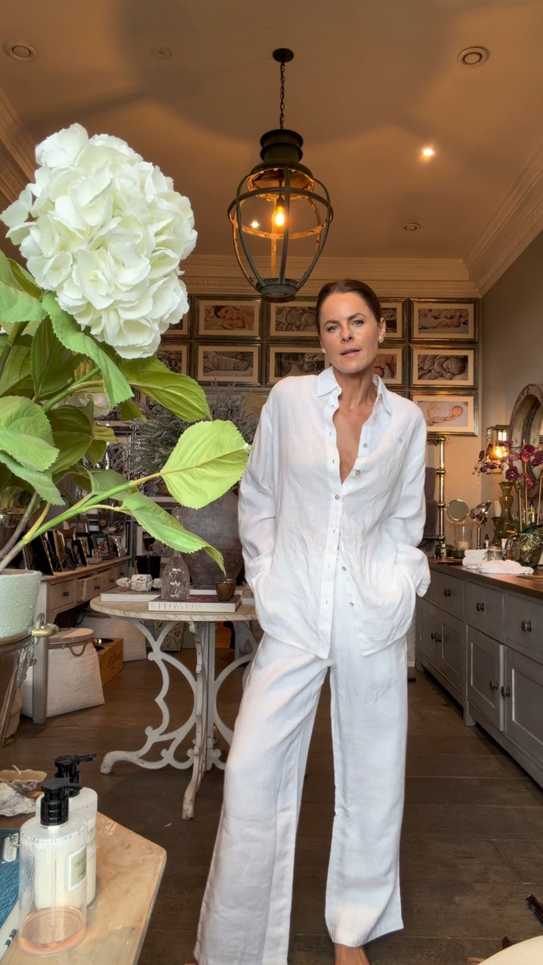 How gorgeous is this new linen set? ✨ One of my favourite easy summer looks! ☀️
It comes in multiple colours and is so effortless to style — perfect for those warm days when you want to look chic without trying too hard. 💛