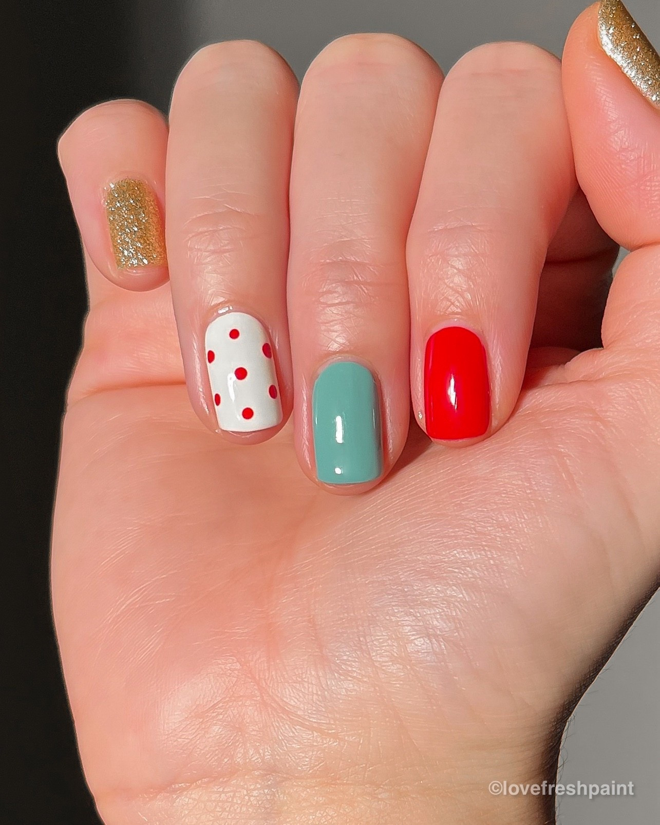 A cute holiday mani to kick off the season 🎅🏻 🎁 💅 

#nailinspo #cutenails #christmasnails #holidaynails

#LTKHoliday #LTKBeauty