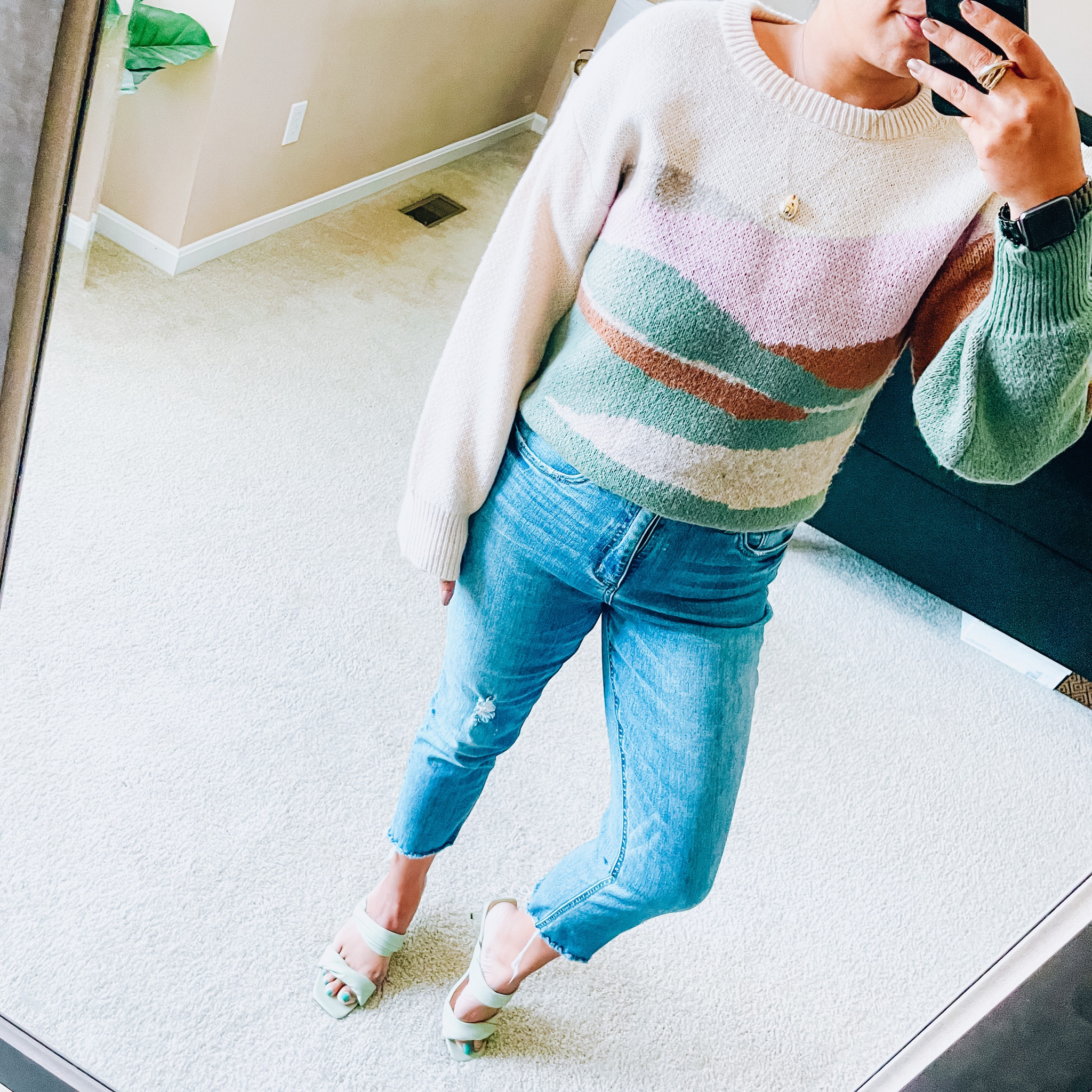 Sweater and heels under $30
Both TTS
small in sweater, 8.5 in heels 
Fashion under $50
Sweaters, pre-fall


#LTKstyletip #LTKunder50 #LTKshoecrush