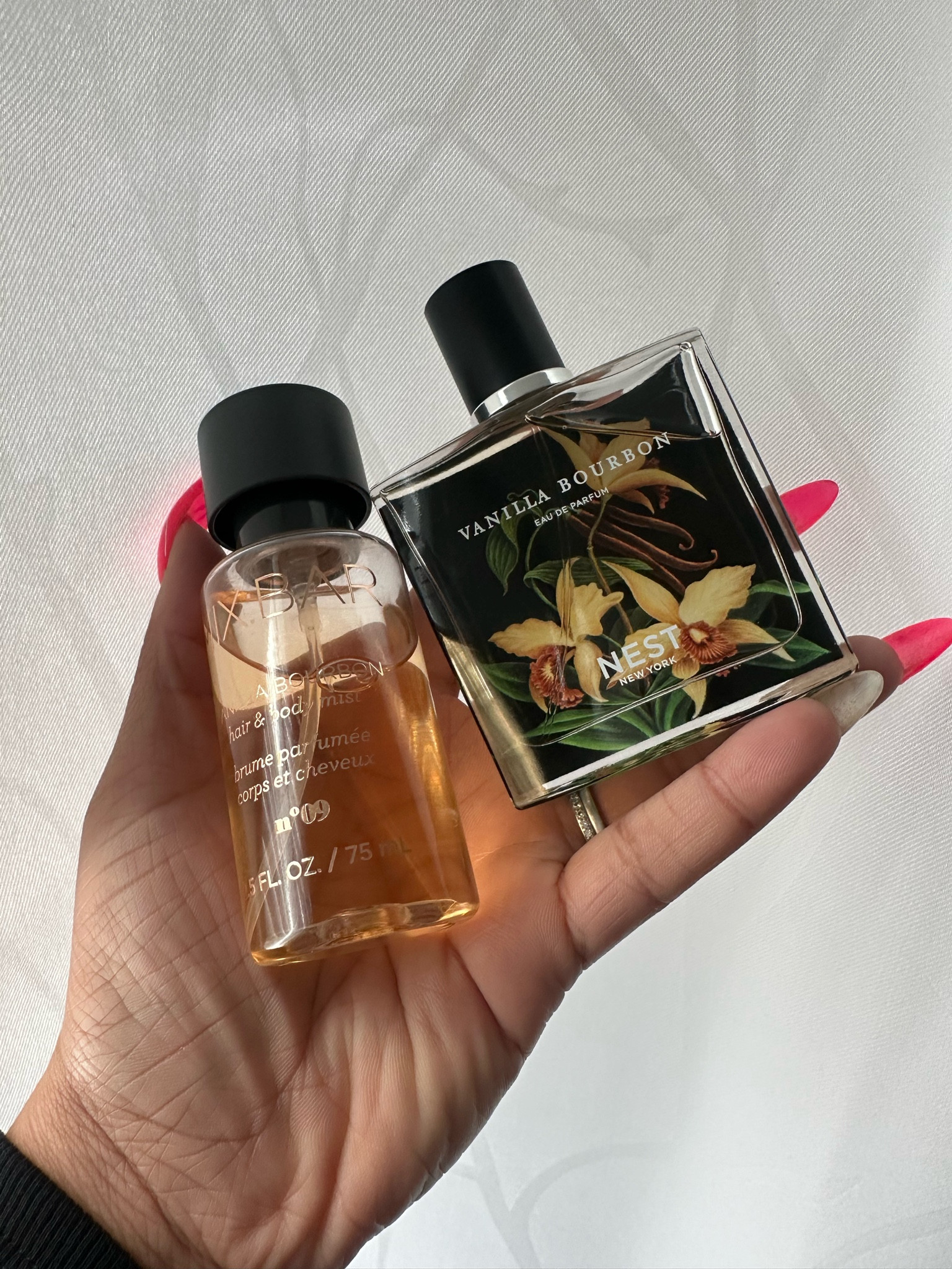 Fragrance combo!! 🍨🍊🥃 A mildly sweet vanilla and slightly boozy scent pairing that is a lingering treat. 