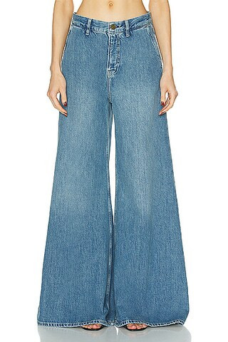 FRAME The Extra Wide Leg in Seraphina - Denim-Medium. Size 25 (also in ). | FWRD 