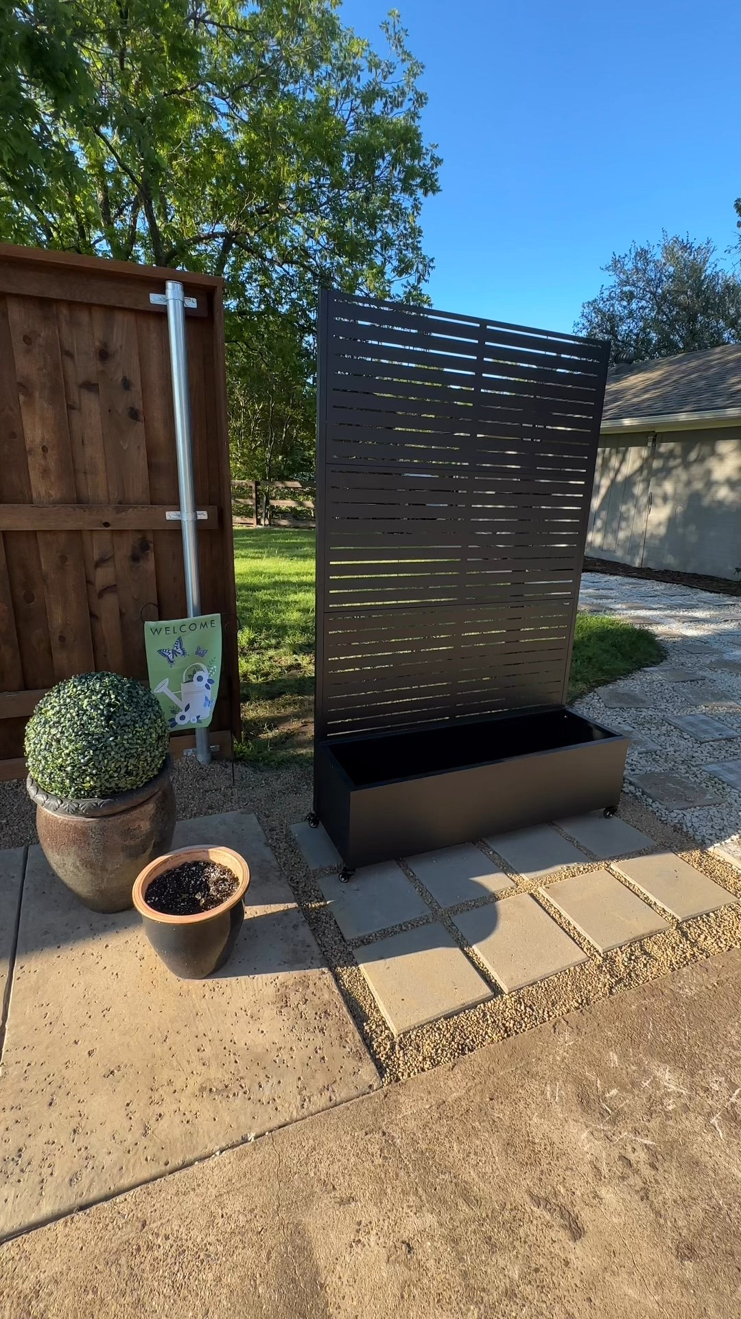 I’m loving this new privacy screen planter!! 💕

#LTKHome #LTKSeasonal