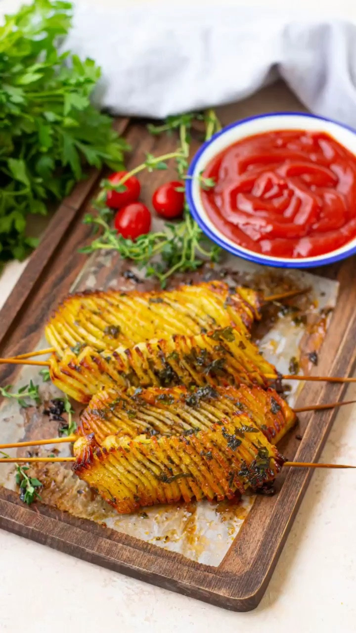 Get ready to accordion your way to potato perfection with this viral recipe! These crispy and flavorful accordion potatoes will have you saying “oh potato my heart” with every bite!

Get the full recipe 👇🏼
- https://foodpluswords/accordion-potatoes-recipe/
- OR search “Food Plus Words Accordion Potatoes” on Google

#LTKfitness #LTKFind #LTKunder100