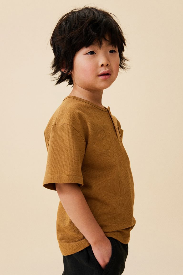 Henley T-shirt - Round Neck - Short sleeve - Dark beige - Kids | H&M US | H&M (US + CA)