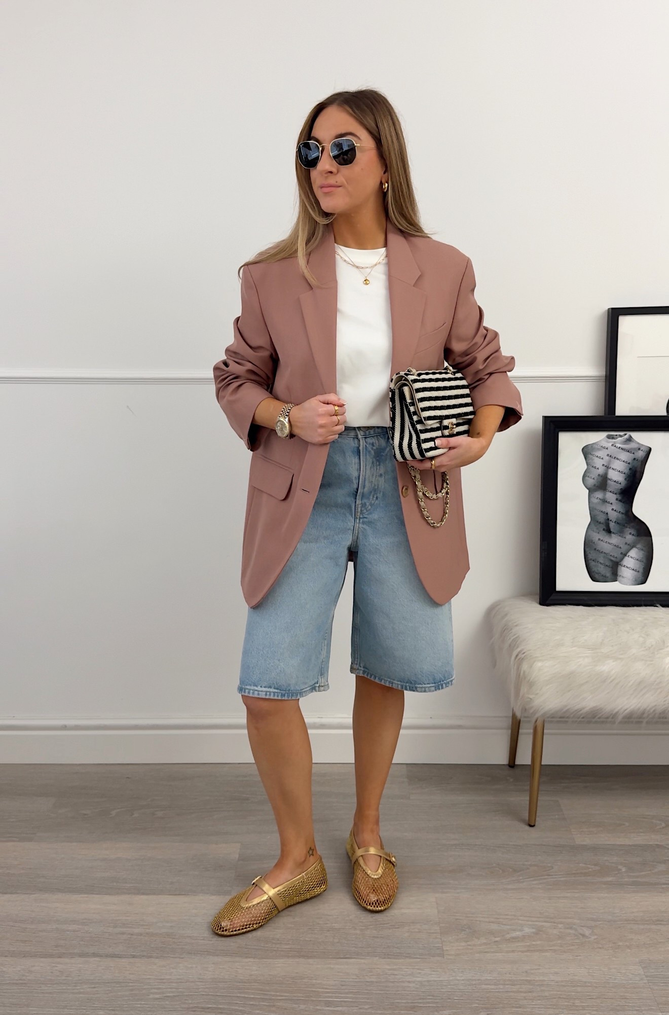 Styling jorts- gold ballet flats, denim & an oversized blazer ❤️

Blazer: 32
Shorts: 24

#LTKluxury #LTKspring #LTKsummer
