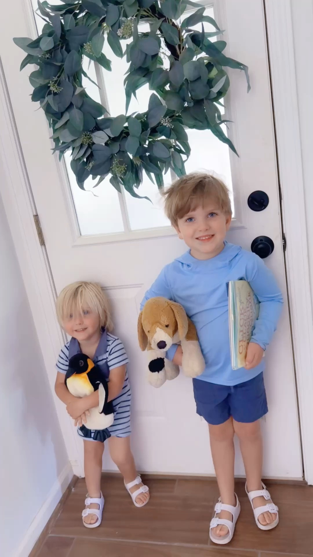 We drove 🚙 up to Marion, NC ⛰️ to pick up these adorable 🥰 vintage lamps (with the most precious gingham blue ribbon trim 🤩) and then stopped at the @hobbylobby there (my favorite store 🤭) to get a birthday gift 🎁 for “RaRa” (Judson and Levi Rhett picked it out themselves 🥹) and picked up a couple cutie ☺️ little items for our farmhouse, too!! 🏡 Look at that precious gold ribbon 🎀 lamp 💡 andddd these beautiful dried flower 💐 frames 🖼️- can’t wait to hang them up this weekend!!! 🙌🏽