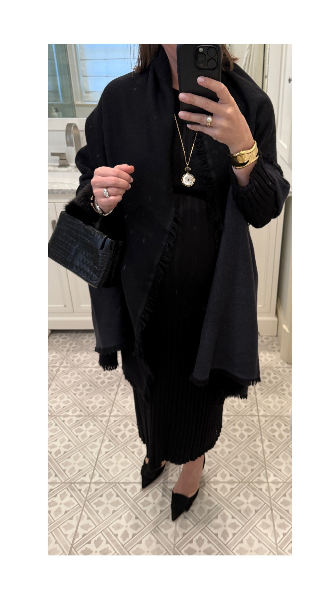 Purse is old and unfortunately I don’t have a link. 
Dress : tts. It’s not maternity but stretch
Shoes : tts 

#LTKBump #LTKHoliday #LTKPetite