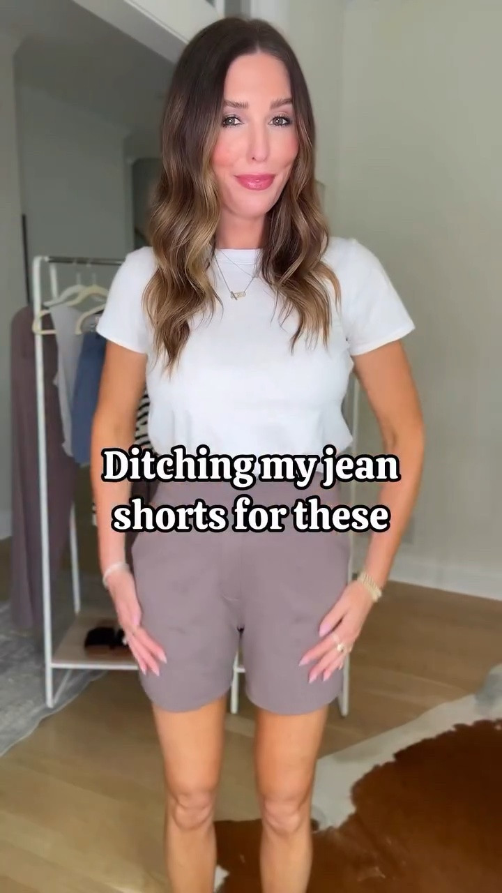 Sitting on the sidelines, but you still wanna look cute and be comfy - this is the outfit for you! 

Sports mom outfit, casual outfit, athleisure

#LTKootd #LTKgrwm