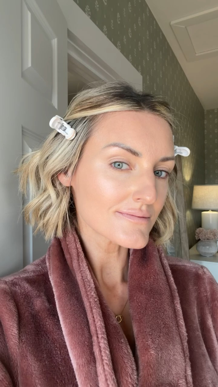 I use this setting spray to set my make up, and it’s really great for oily skin!

Loverly Grey, make up, beauty, setting spray 

#LTKBeauty