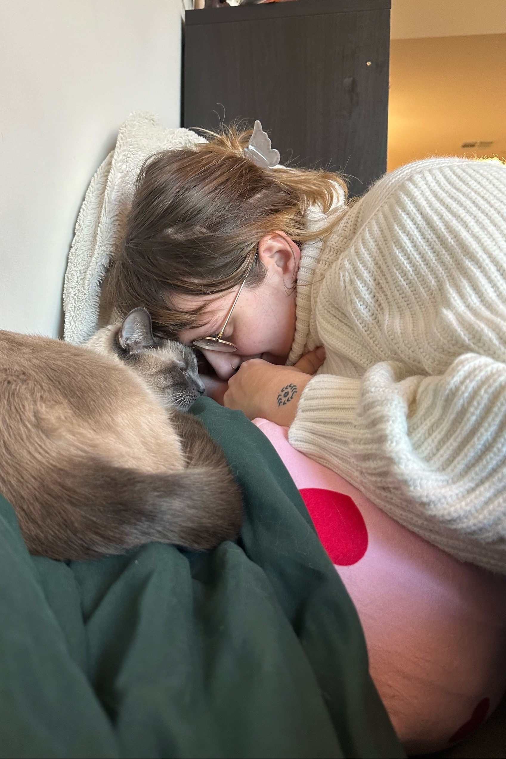 hanging out at home with one of my best friends (my cat) is one of my favorite activities, no matter the season.

today, hanging out at home meant my favorite butterfly claw clip from emijay, and the coziest sweater from ardene!

I discovered ardene recently, and found that their sweaters are thick and warm while still being fashionable and cute...

and of course I have nothing but good things to say about the best claw clips I have ever used from emijay. not only is this an incredible accessory but it’s also the most functional accessory I own! highly recommend emijay 🫶

#LTKstyletip #LTKSeasonal #LTKfindsunder50