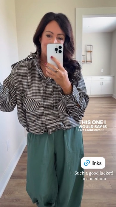 Such a good jacket!
in a medium in pants and jacket