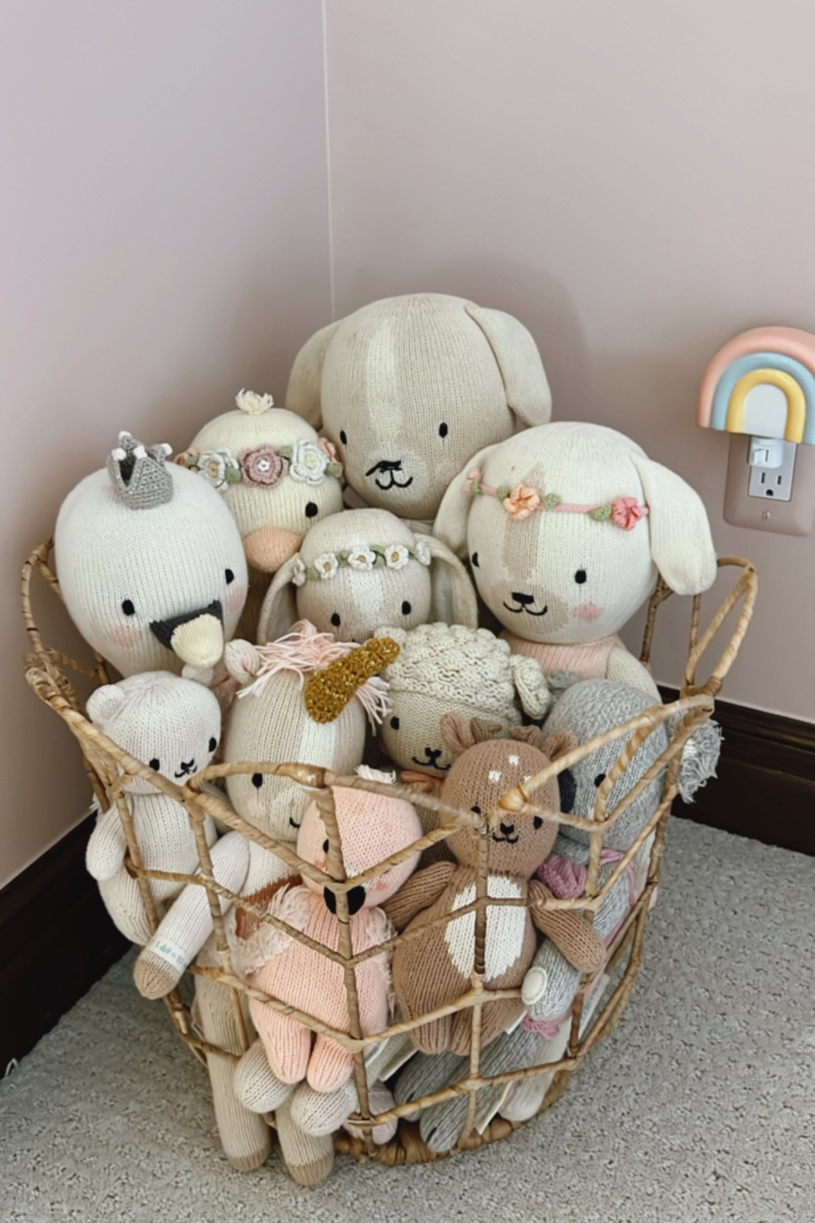 Girls bedroom storage & toys 
Girls bedroom decor  