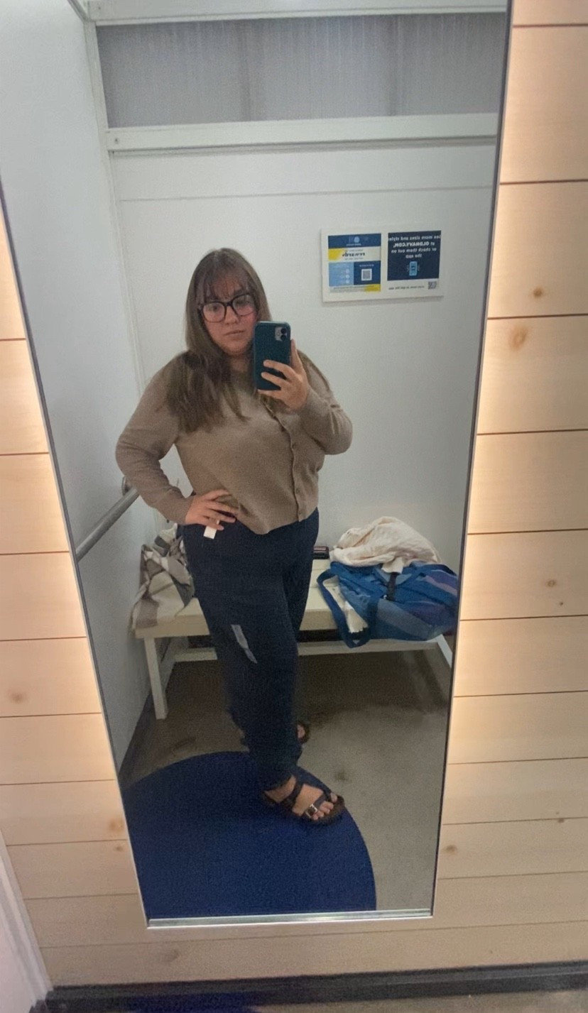 Old Navy dark wash barrel jeans with a cropped cardigan sweater. Perfect fall fit!

#LTKMidsize #LTKPlusSize #LTKSeasonal