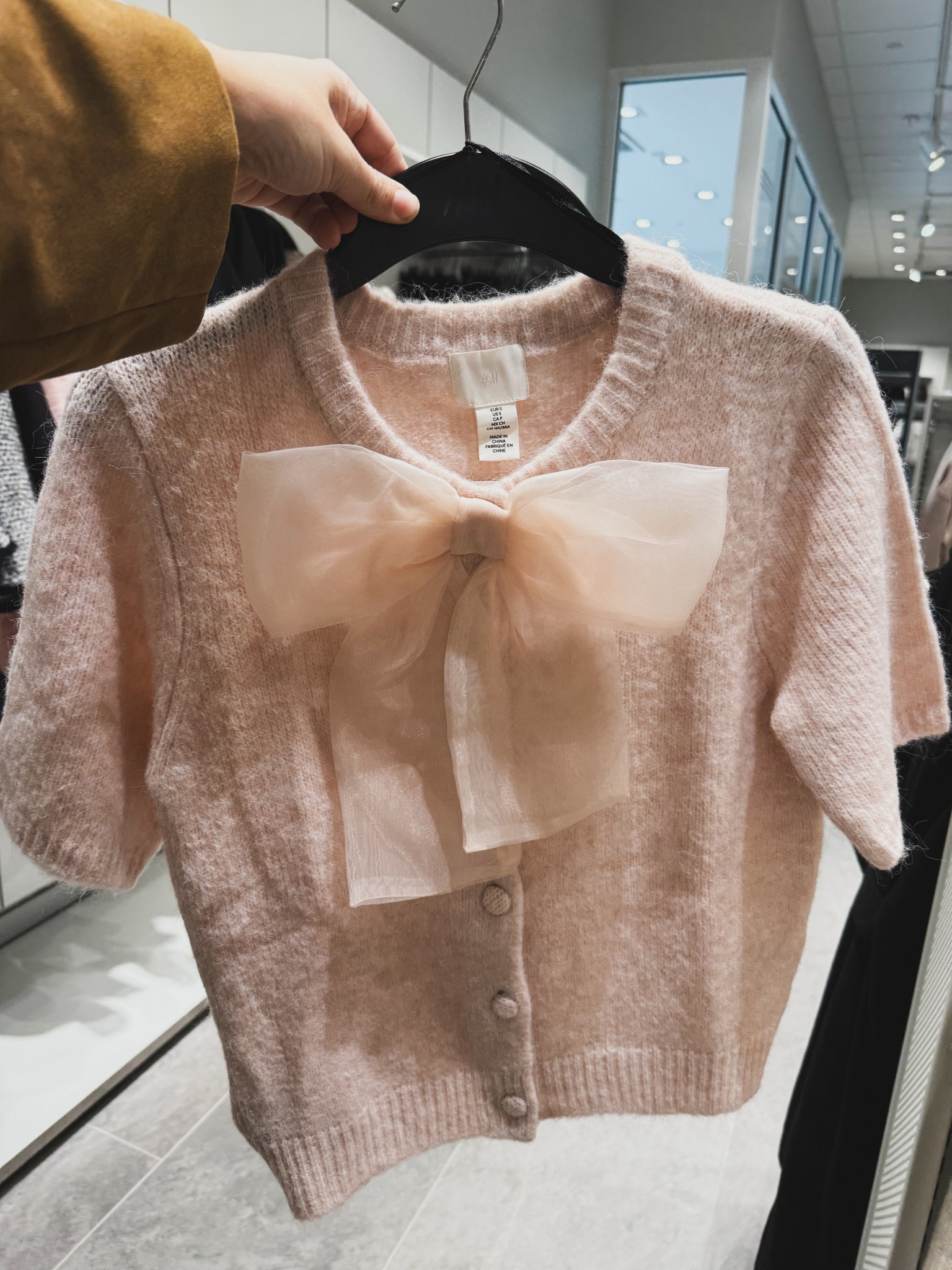 The most Glinda thing at H&M this week

#hm #ladies #bow #parisian #feminine #glinda #wicked #pink #holiday #sweater #cardigan

#LTKStyleTip #LTKFindsUnder50 #LTKHoliday