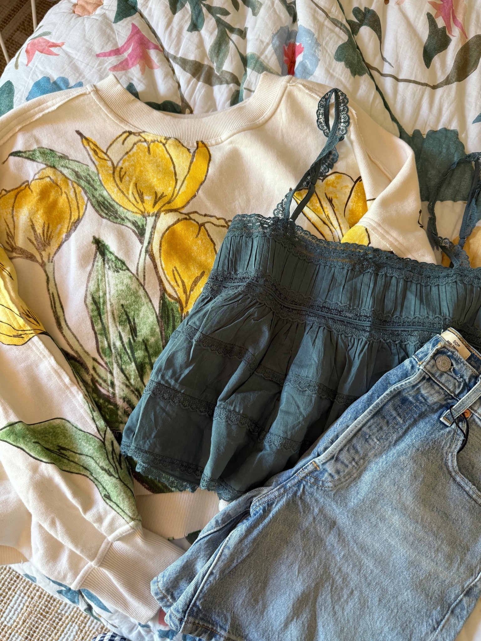 my recent free people order! small in crewneck, beautiful and so comfy! Sized up in tank, and favorite denim shorts previously, so sized up a few for postpartum

Spring, summer 