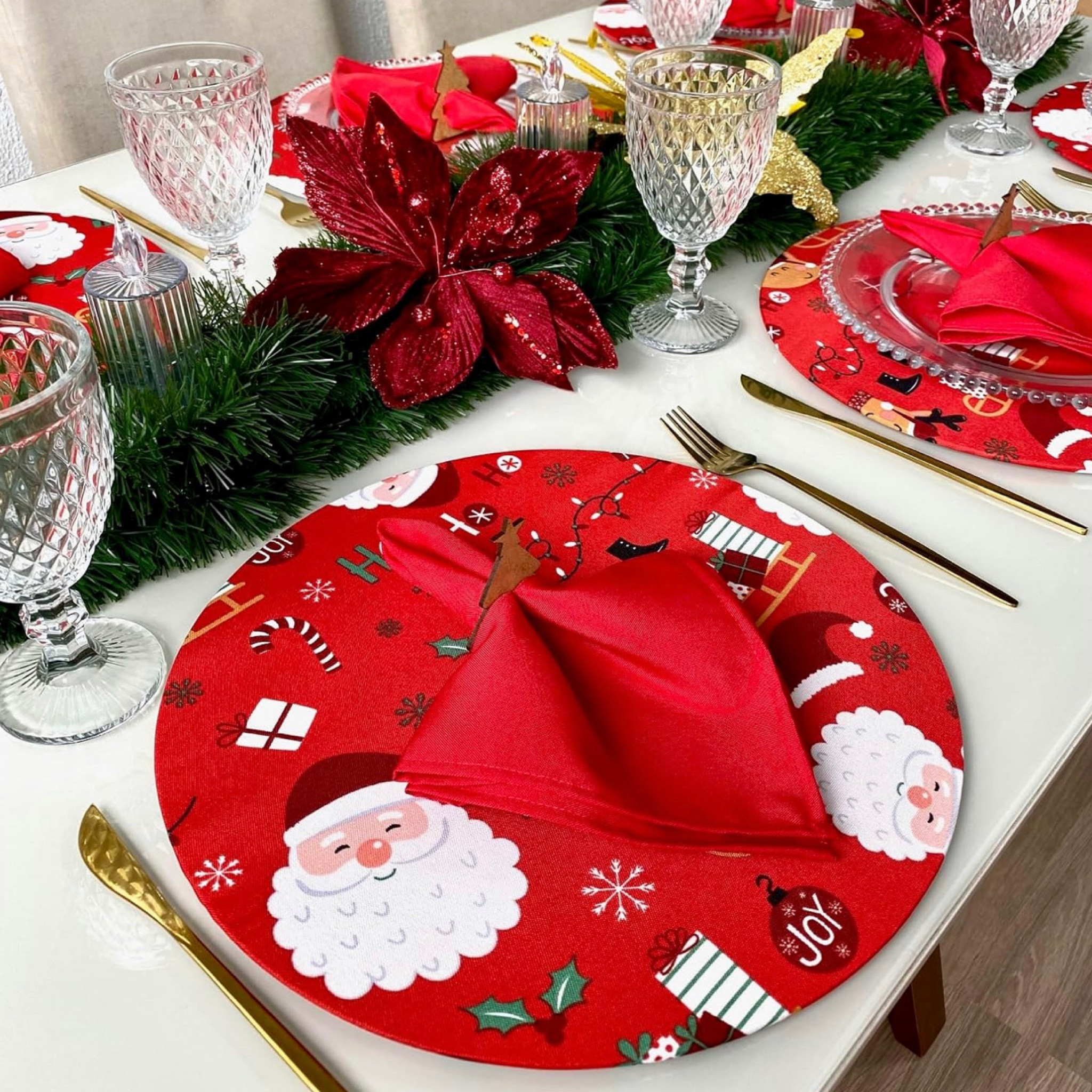 Como é bom montarmos uma mesa de natal bem linda, e recebermos pessoas especiais nesse dia.
Do mais simples ao mais decorado, o que não pode é faltar amor.
Aproveite os lançamentos e promos de Mesa posta de natal!