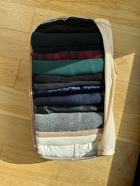 Quick little nyc christmas pack

The folds slowed down: https://youtube.com/shorts/--K07MOCnGU?si=EQtk4lbvDImVX7af

Shoppable packing list: https://leahmari.com/shopthepack.html#pack-nycxmas

#organize #organization #organizationhacks #travelorganization #travelorganizer #travelhacks #traveltips #travelbag #travel #vacation #packinghacks #packwithme #minimalistpacking #luggage

#LTKitbag #LTKtravel #LTKHoliday