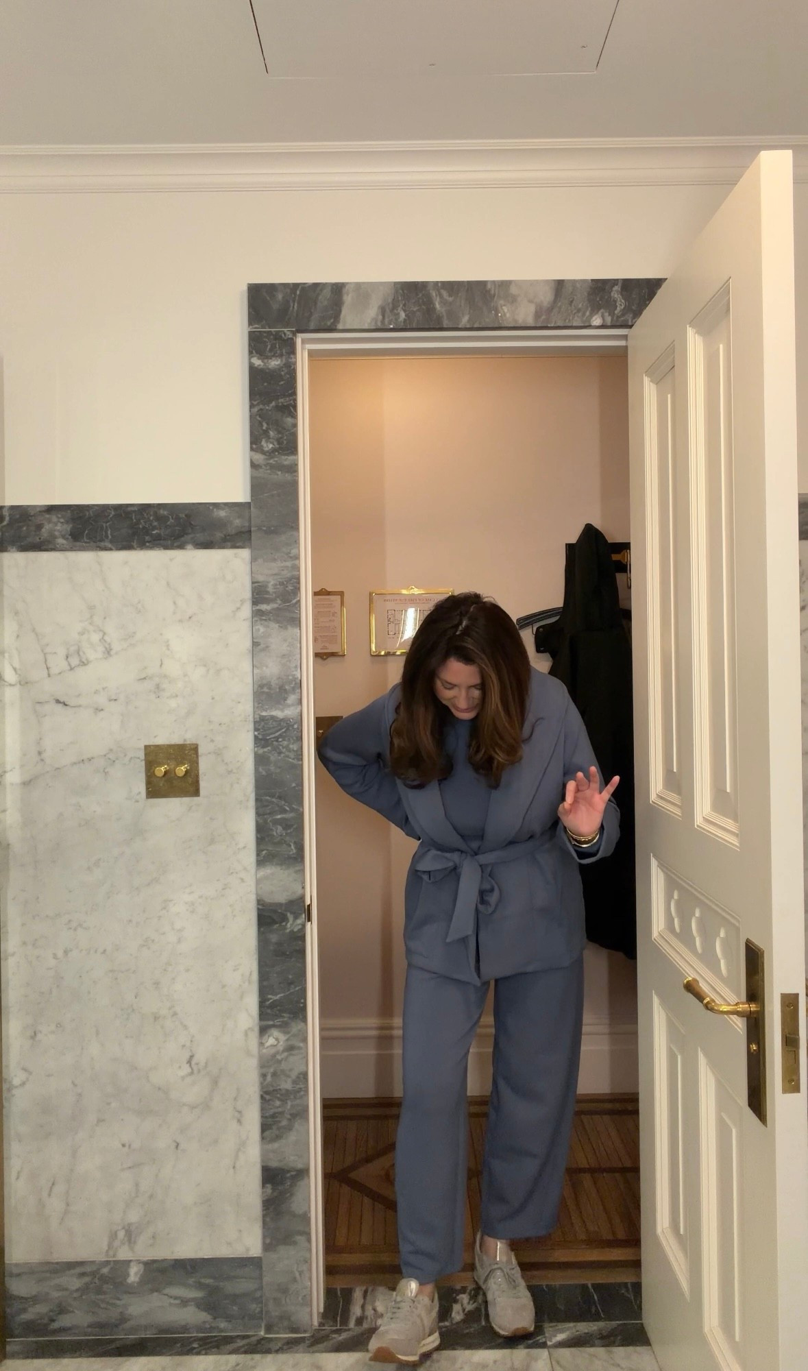 The CHICEST travel outfit - of course my AirEssentials from @spanx #SpanxPartner 
Code: CORTNEYXSPANX for 15% off & free shipping! 

spanx l travel outfit 