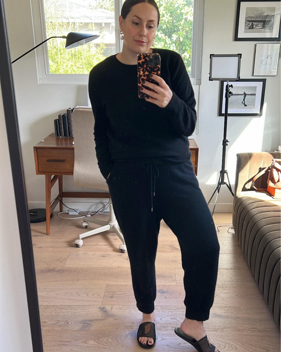 Cosy WFH vibes

#LTKHoliday #LTKstyletip #LTKmidsize