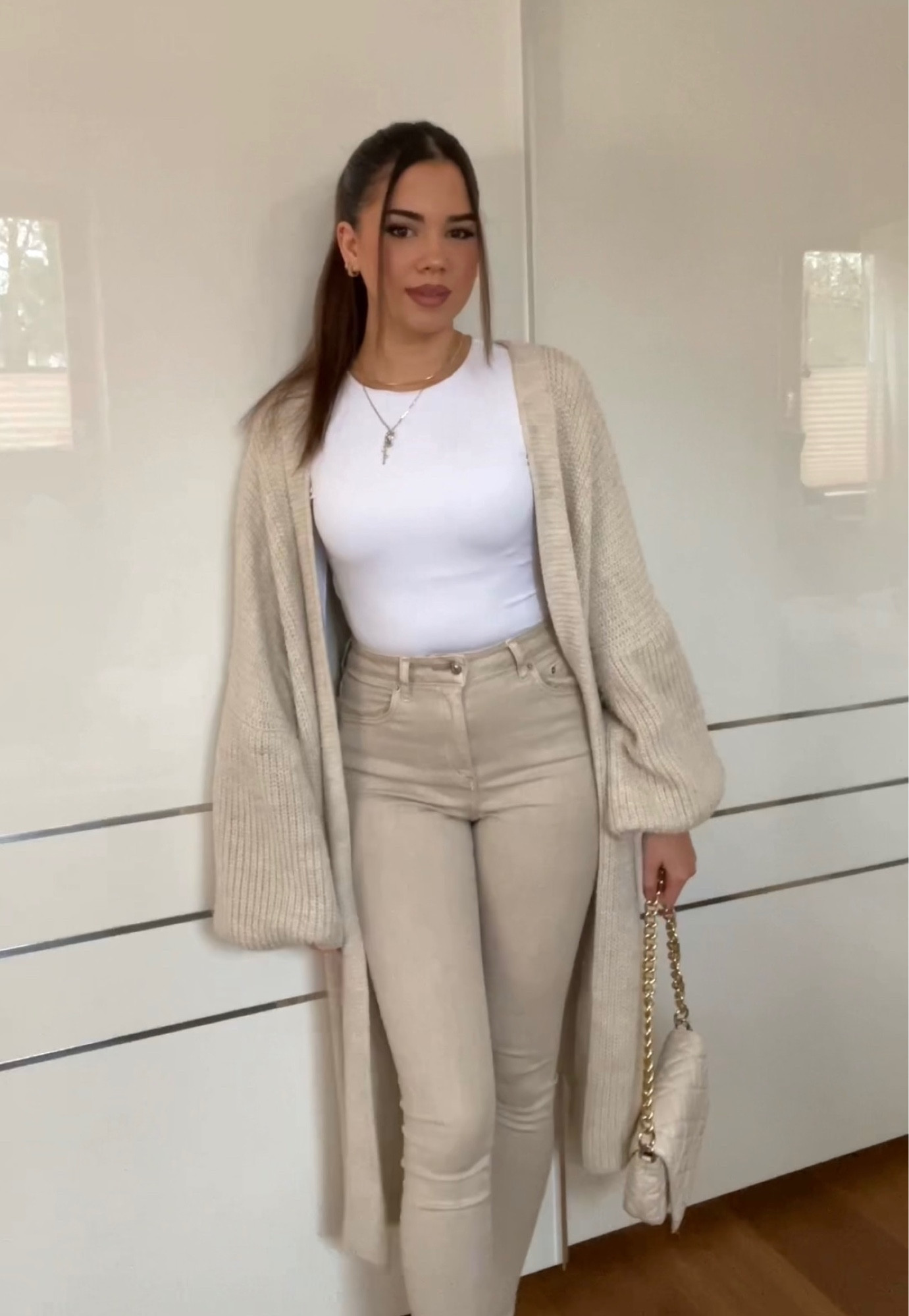 Beige outfit, beige jeans, white body, knit cardigan, maxi cardigan, ootd, style inspiration

#LTKbeauty #LTKstyletip #LTKfit