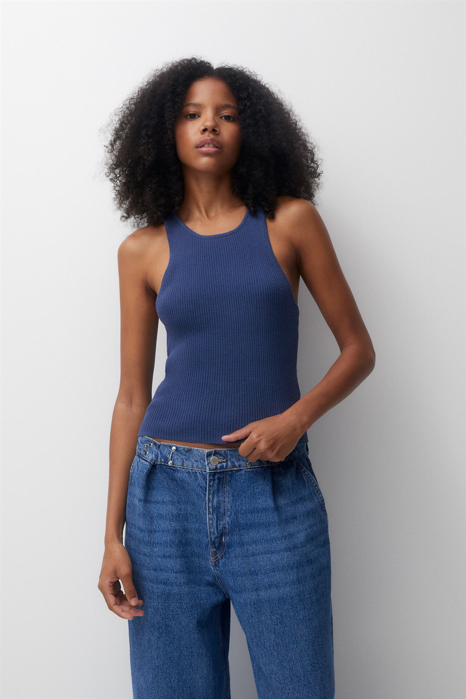 Top à encolure américaine et dos nageur | PULL and BEAR FR