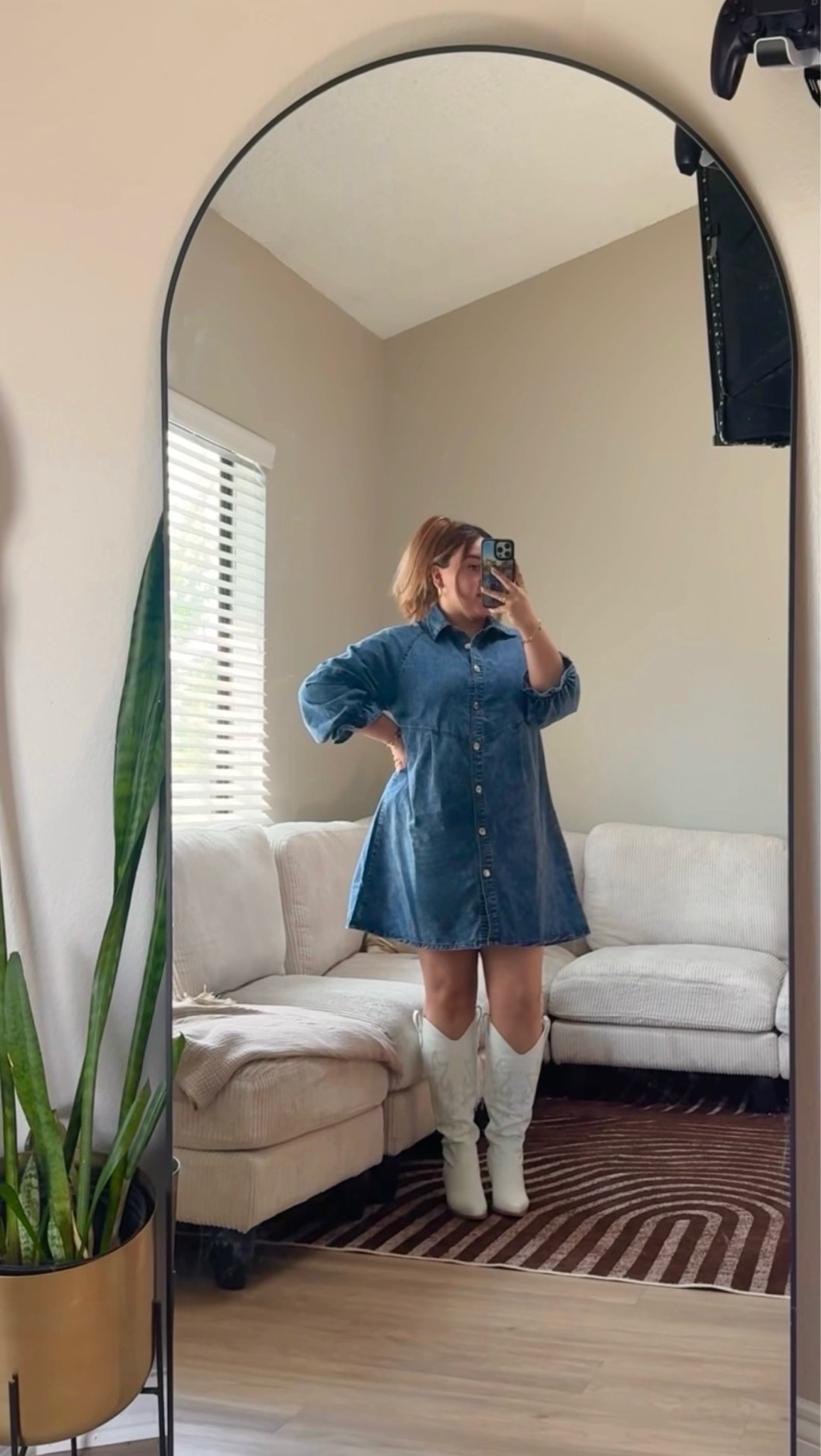 Denim & boots kind of day 🤍

#LTKmomlife #LTKgrwm #LTKootd
