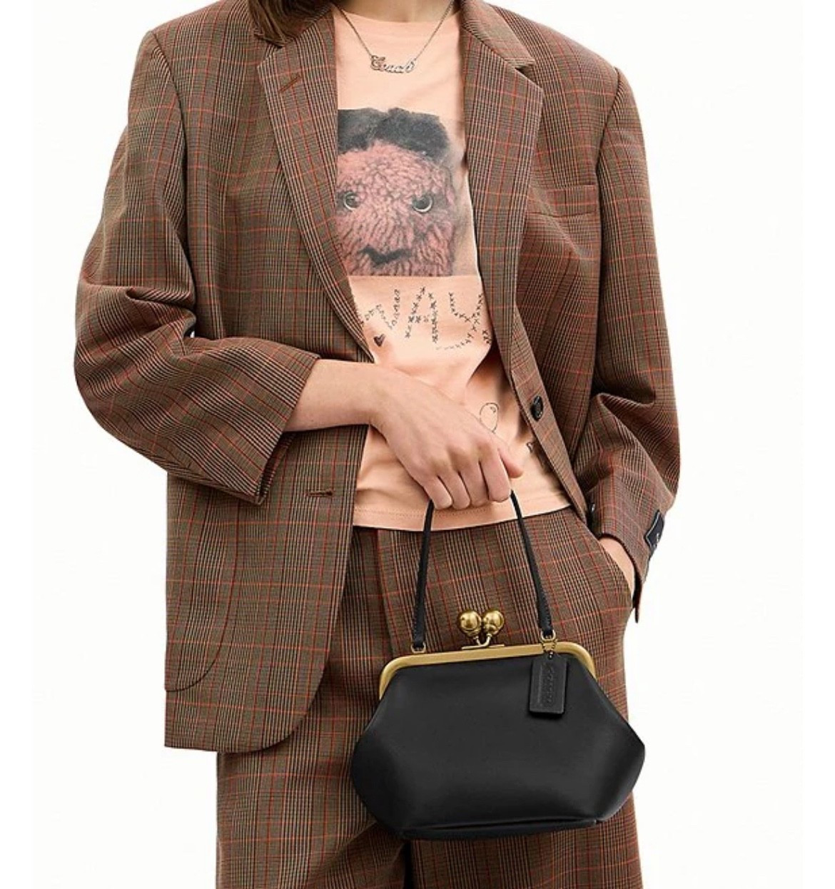 Fall Restocks 



#coach #coachstyle #kisslock #fall #halloween #falloutfit #boots #fallfamilyphoto #labubu #fashionover40 #run

#LTKOver40 #LTKItBag #LTKPlusSize