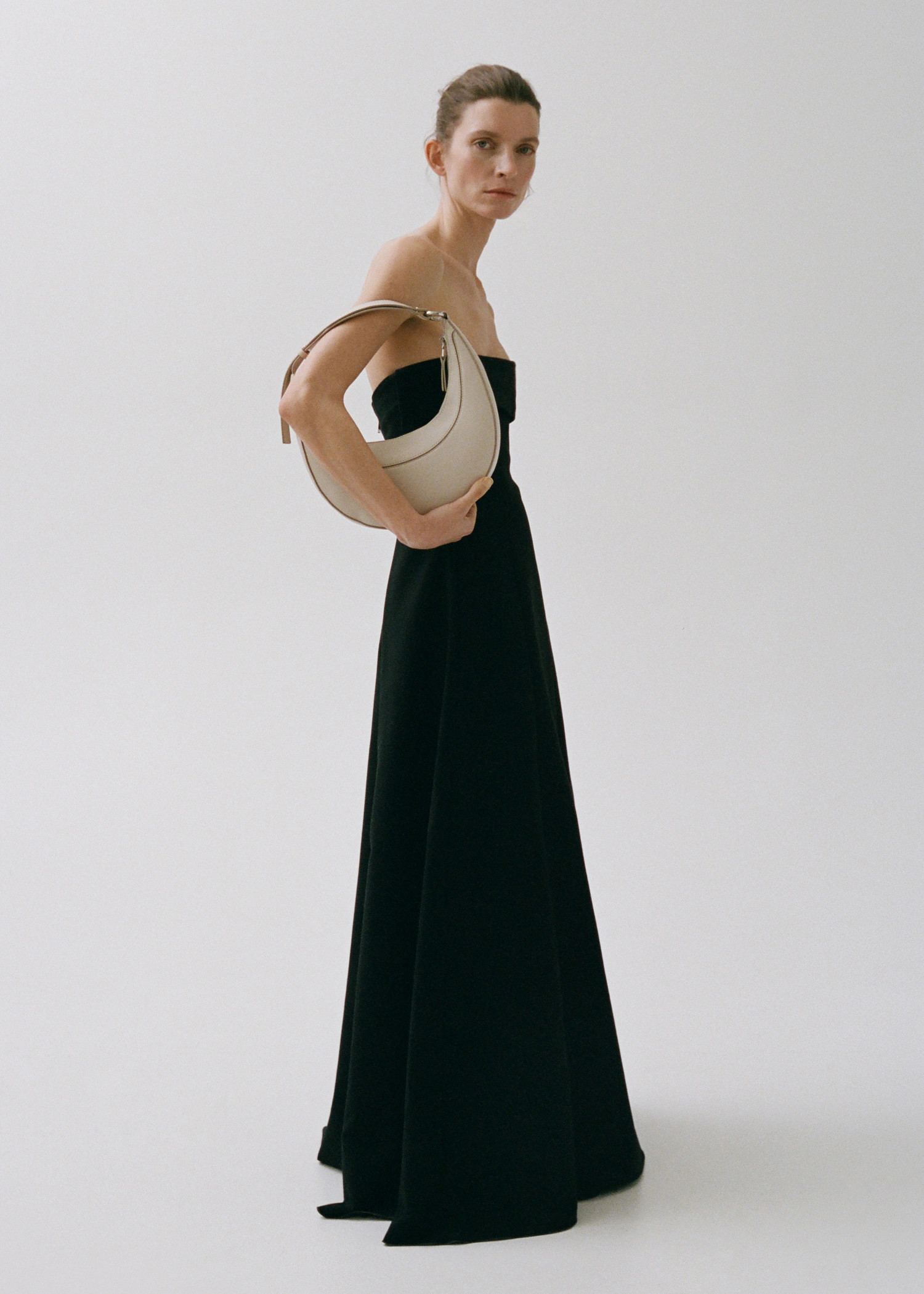 Oval shoulder bag - Women | MANGO USA | Mango (US/MX/AU)