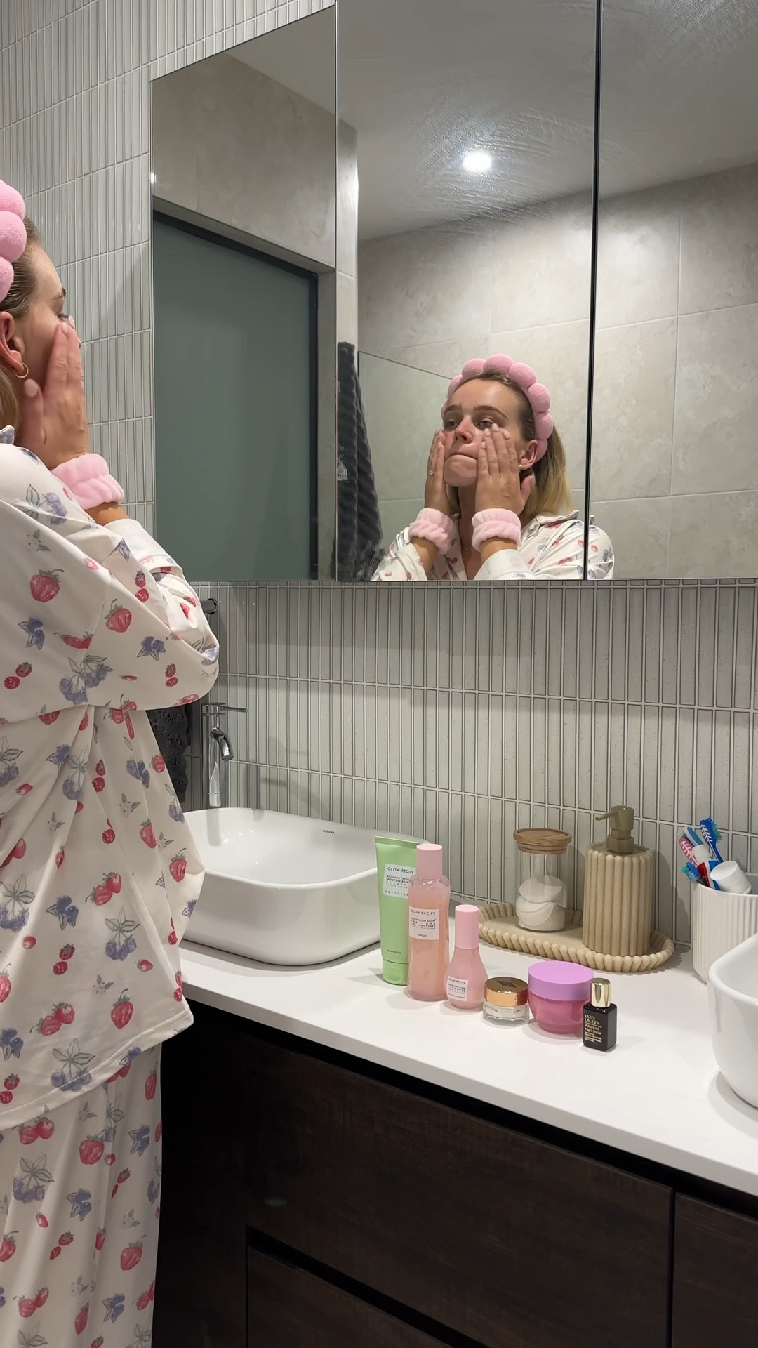 So inlove with my skincare products! I always repurchase them myself. 