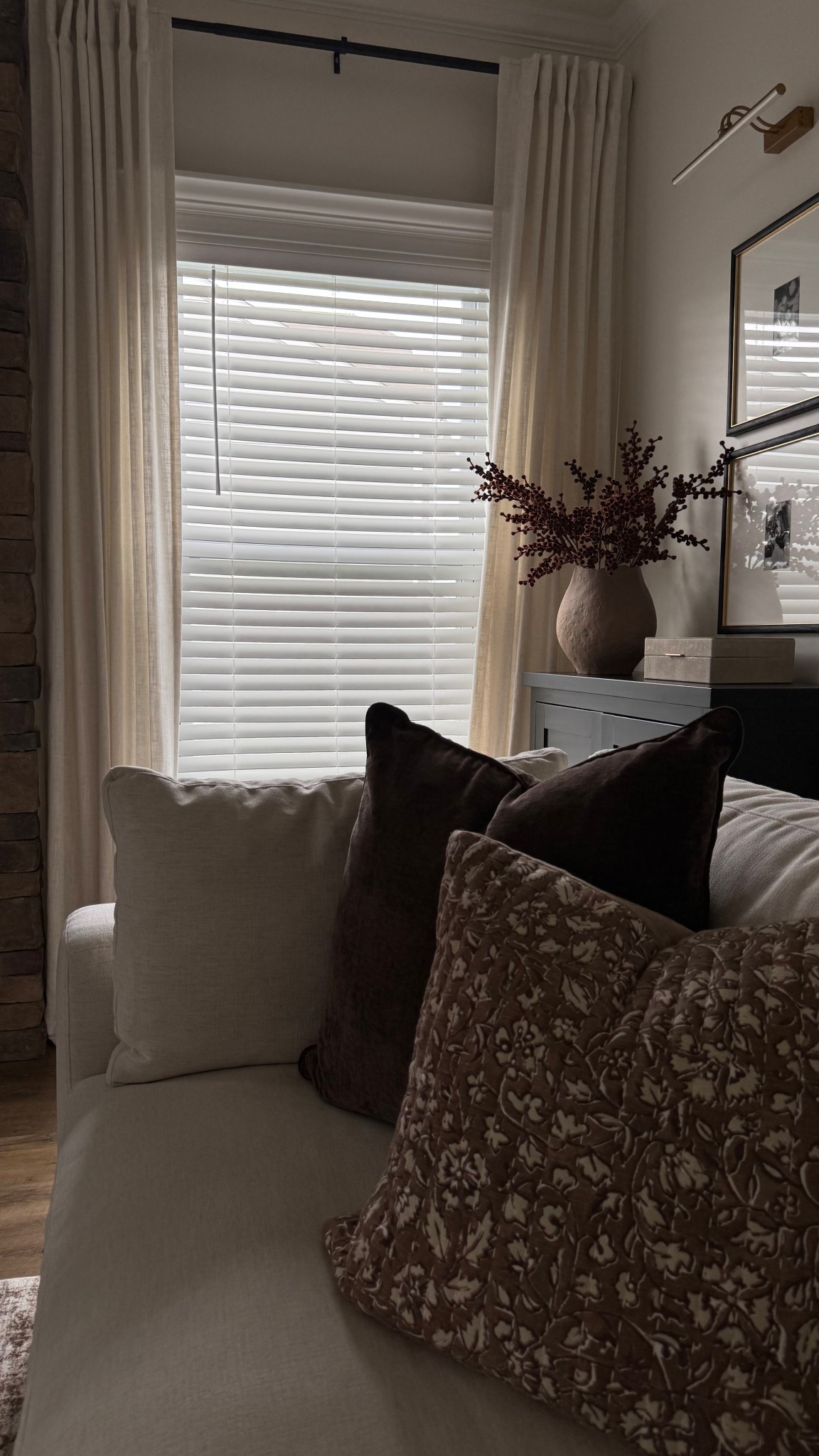 The calmest corner in my house right now 😂
The pillows, vase and box are from HomeGoods ❤️

#LTKFindsUnder100 #LTKHome #LTKFindsUnder50