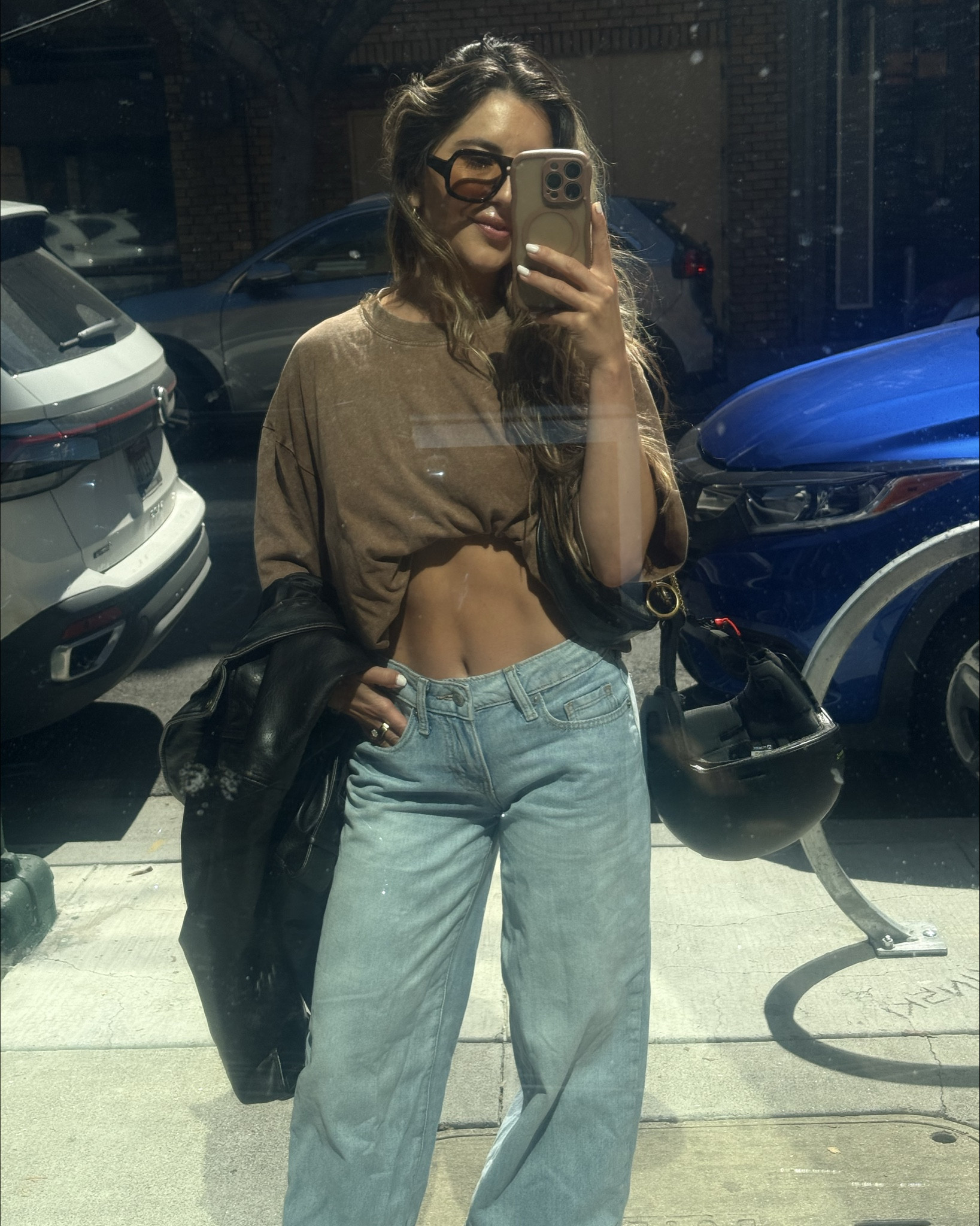 THESE SUNNIES & TALL TEE >>>