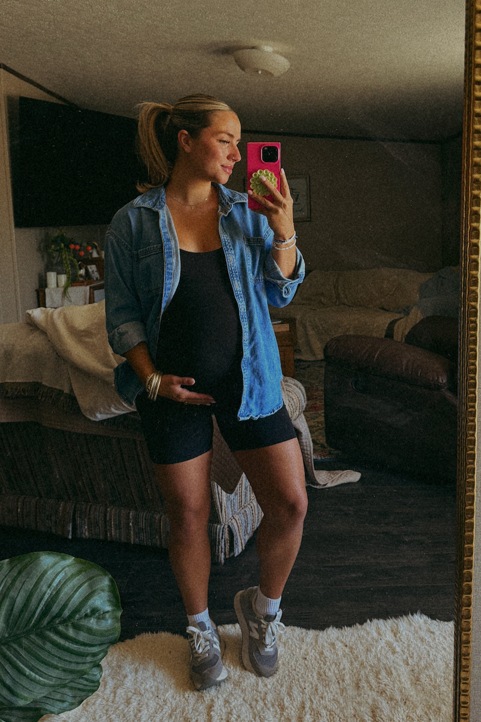 35 weeks and this is all that fits me… 😅