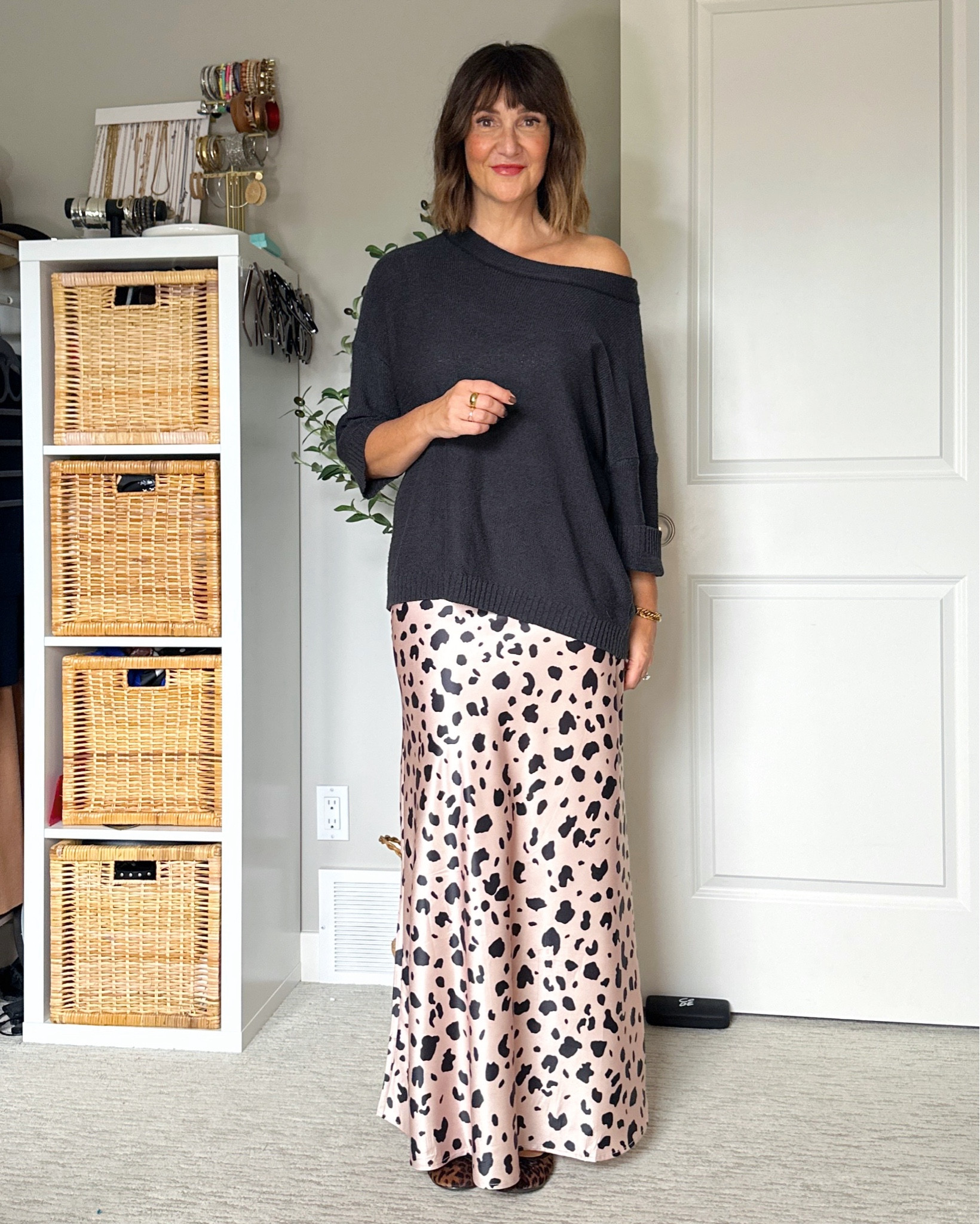 Comfy but elevated Thanksgiving outfit, wearing my usual S in the sweater (it comes in a set with shorts) and sized up to M in the skirt as per their size chart (M = size 4)
My ballet flats fit small, I went up one size 


#LTKStyleTip #LTKFindsUnder100 #LTKWorkwear