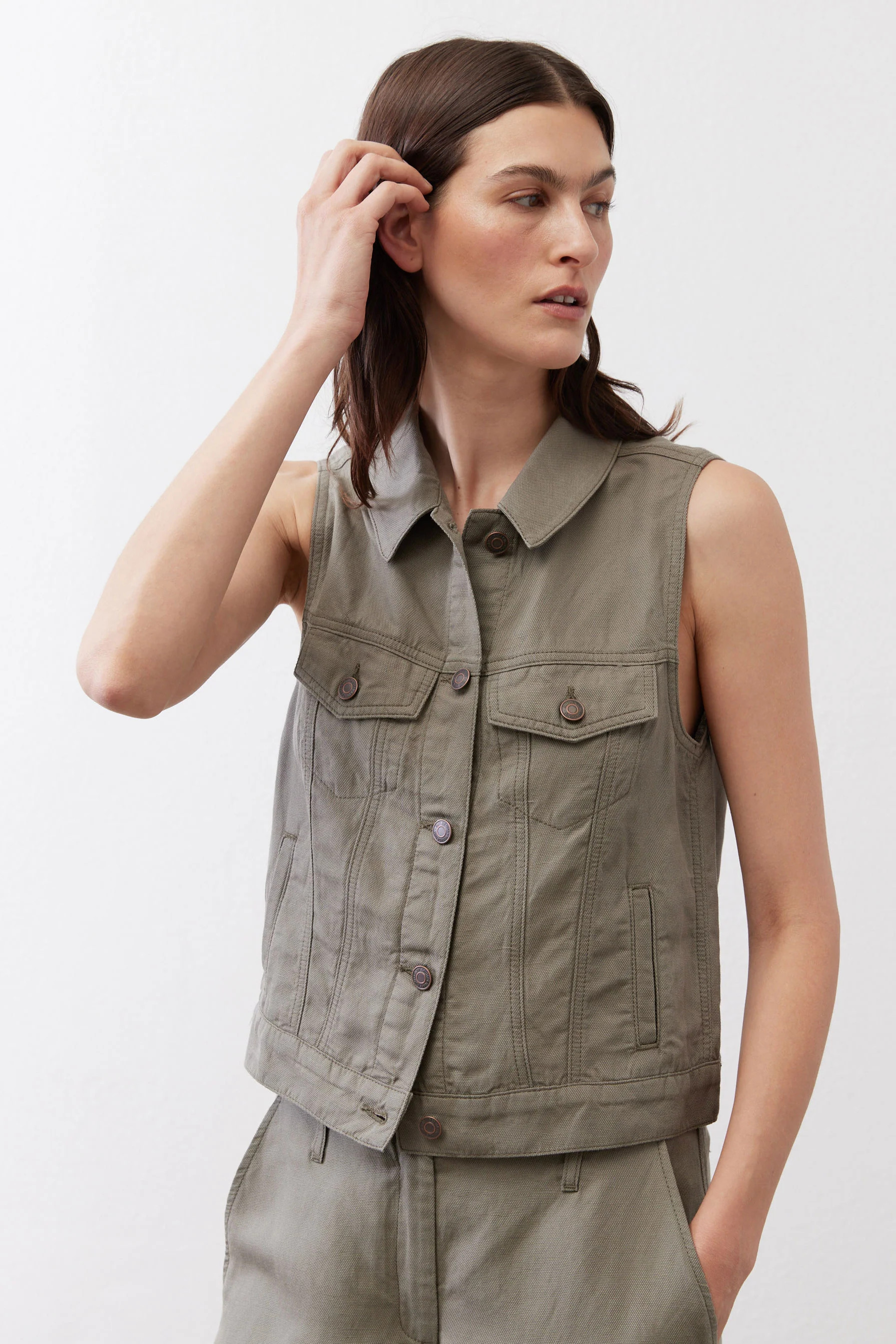 The Cropped Task Vest | Ruti