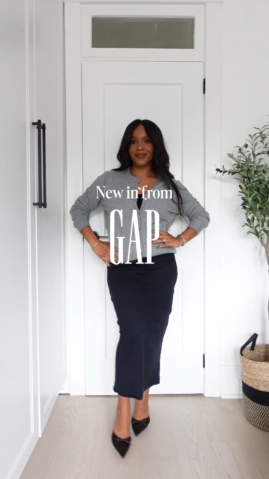 The @gap Cashsoft line is an absolute favourite so I had to stock up on my favourites! The perfect cardigans, camis and tees - all super soft and high quality! Right now until 10/23, you can take 40% off your purchase! Which items are you adding to cart? #howyouweargap #gapCApartner
