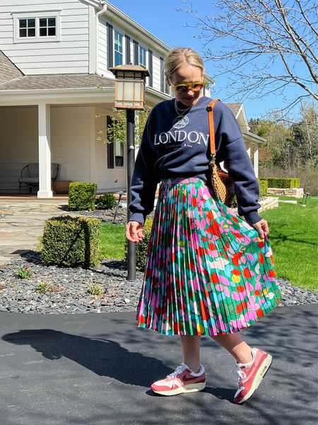 Everyday casual spring outfit - pleated skirt, sneakers, no show socks, Abercrombie sweatshirt, layered madewell and Boden necklaces, Krewe sunglasses, Clare v bag

See more at CLAIRELATELY.com



#LTKstyletip #LTKshoecrush #LTKSeasonal